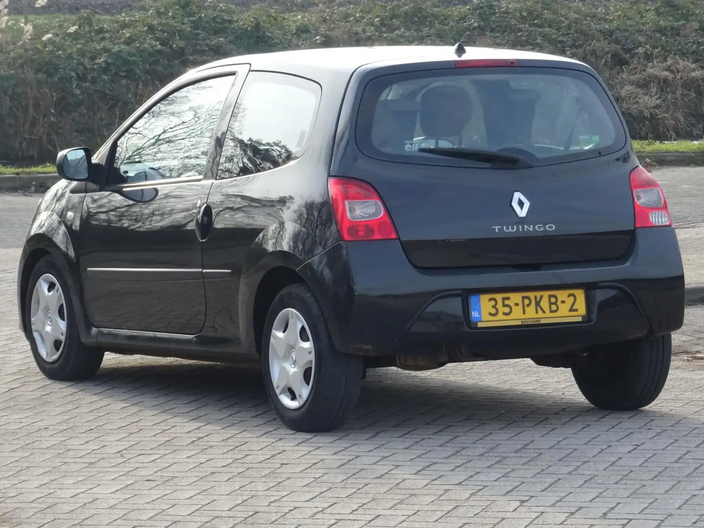 Renault Twingo 1.2-16V Authentique 138DKM/NAP/APK 02-2027 Schwarz - 2