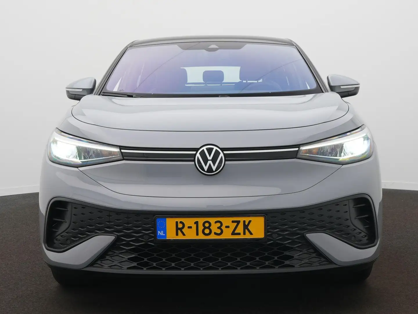 Volkswagen ID.5 Pro 77 kWh | Navigatie | Camera | Stoelverwarming Grijs - 2