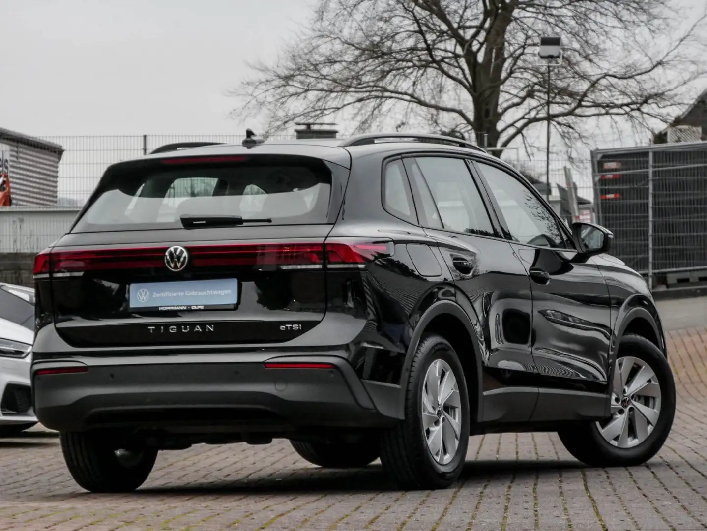Volkswagen Tiguan 1.5 eTSI DSG AHK SITZHZG Schwarz - 2