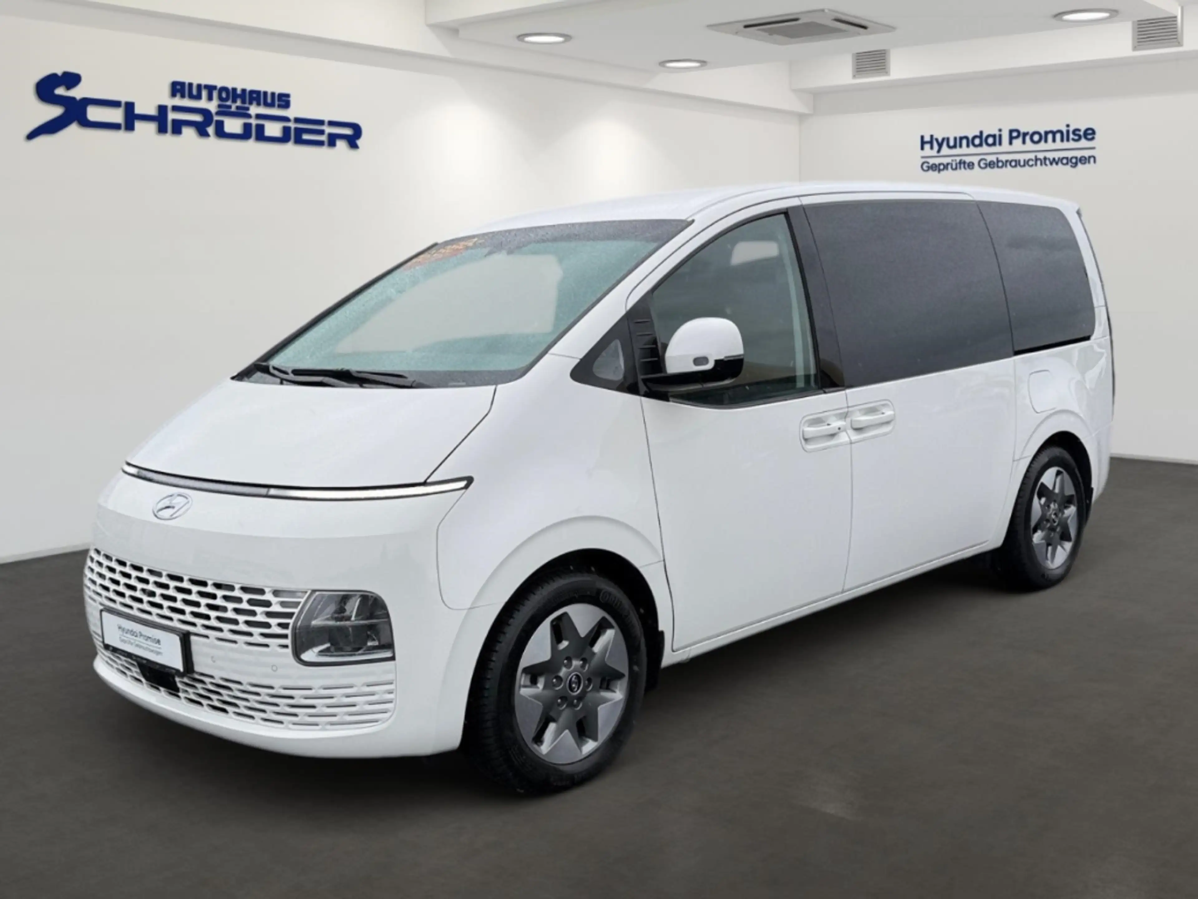 Hyundai STARIA Trend 2.2 CRDi 9-SITZER+360°CAM+LED+ACAA