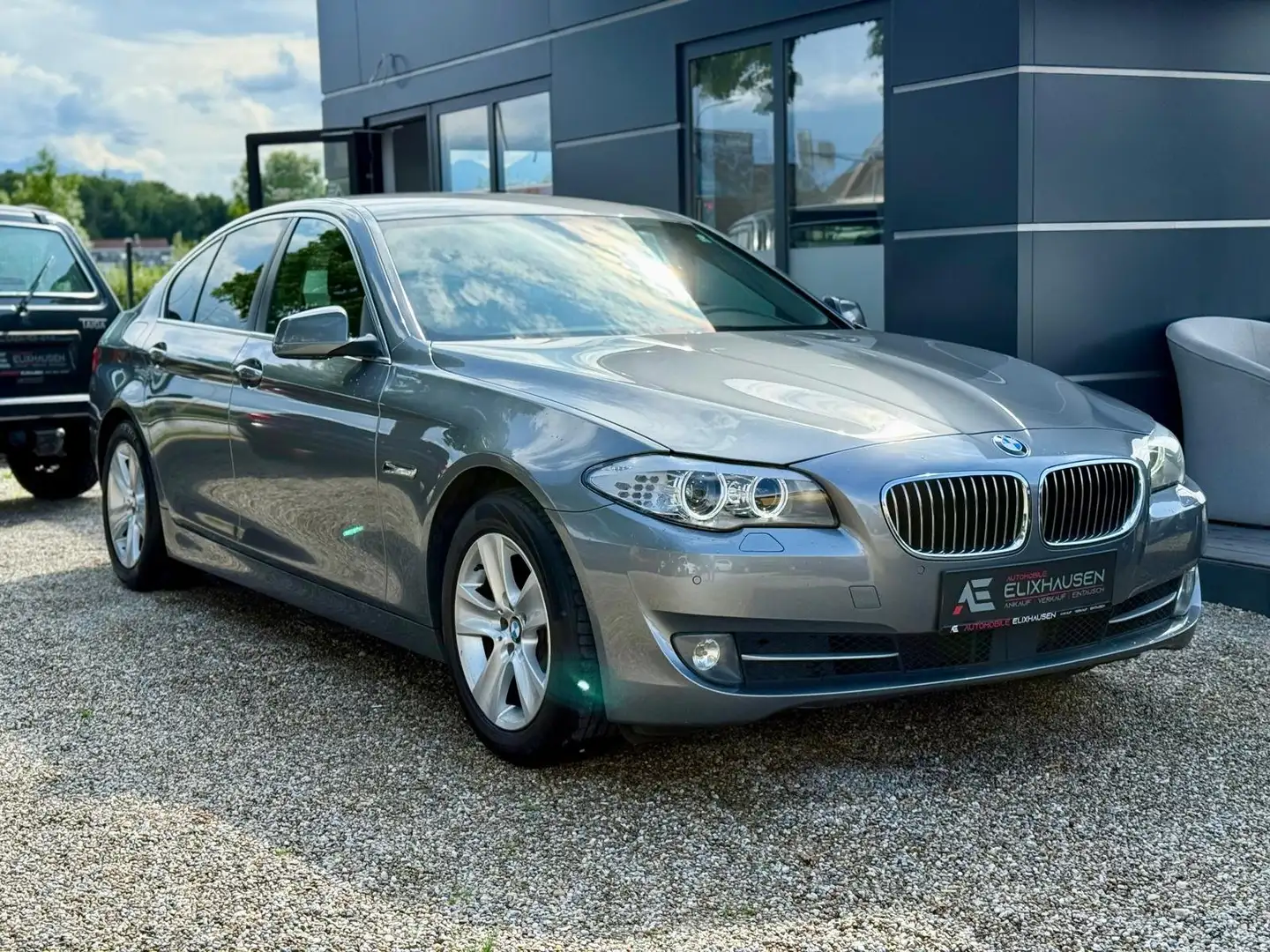 BMW 525 525d xDrive Automatik siva - 1