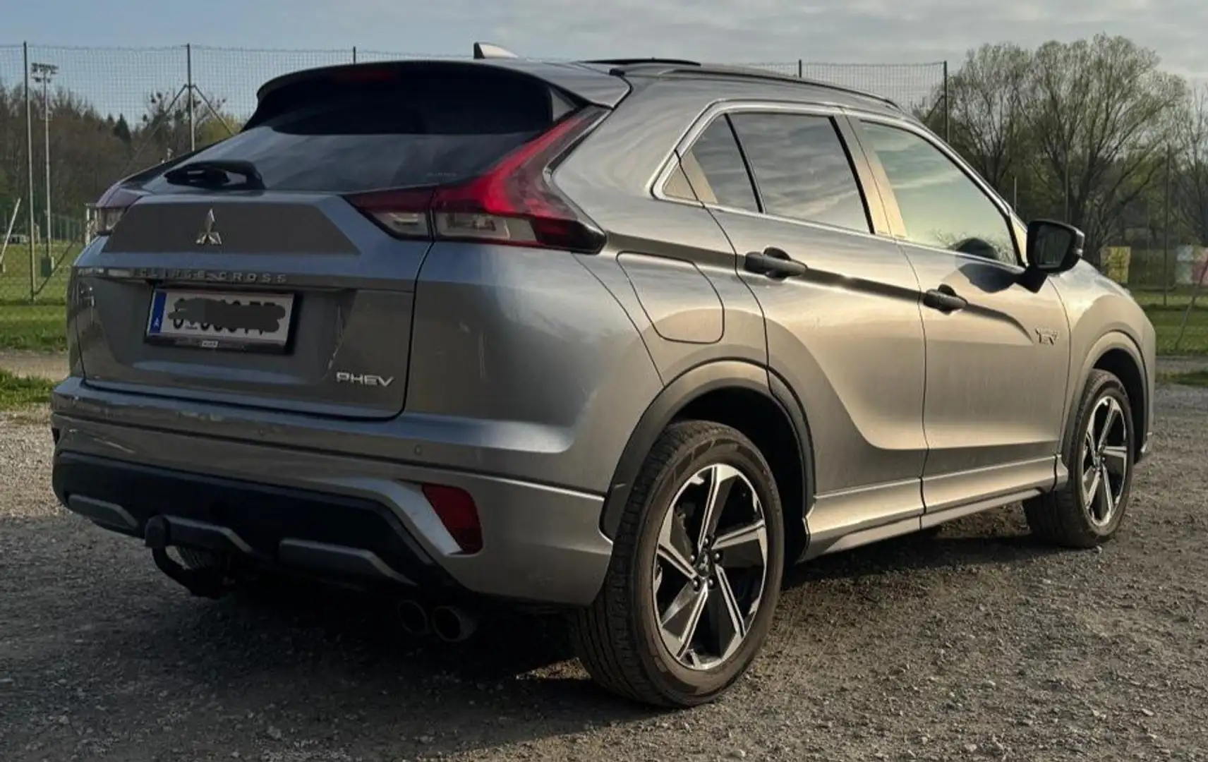 Mitsubishi Eclipse Cross 2,4 PHEV 4WD Diamond CVT Aut. Grau - 2