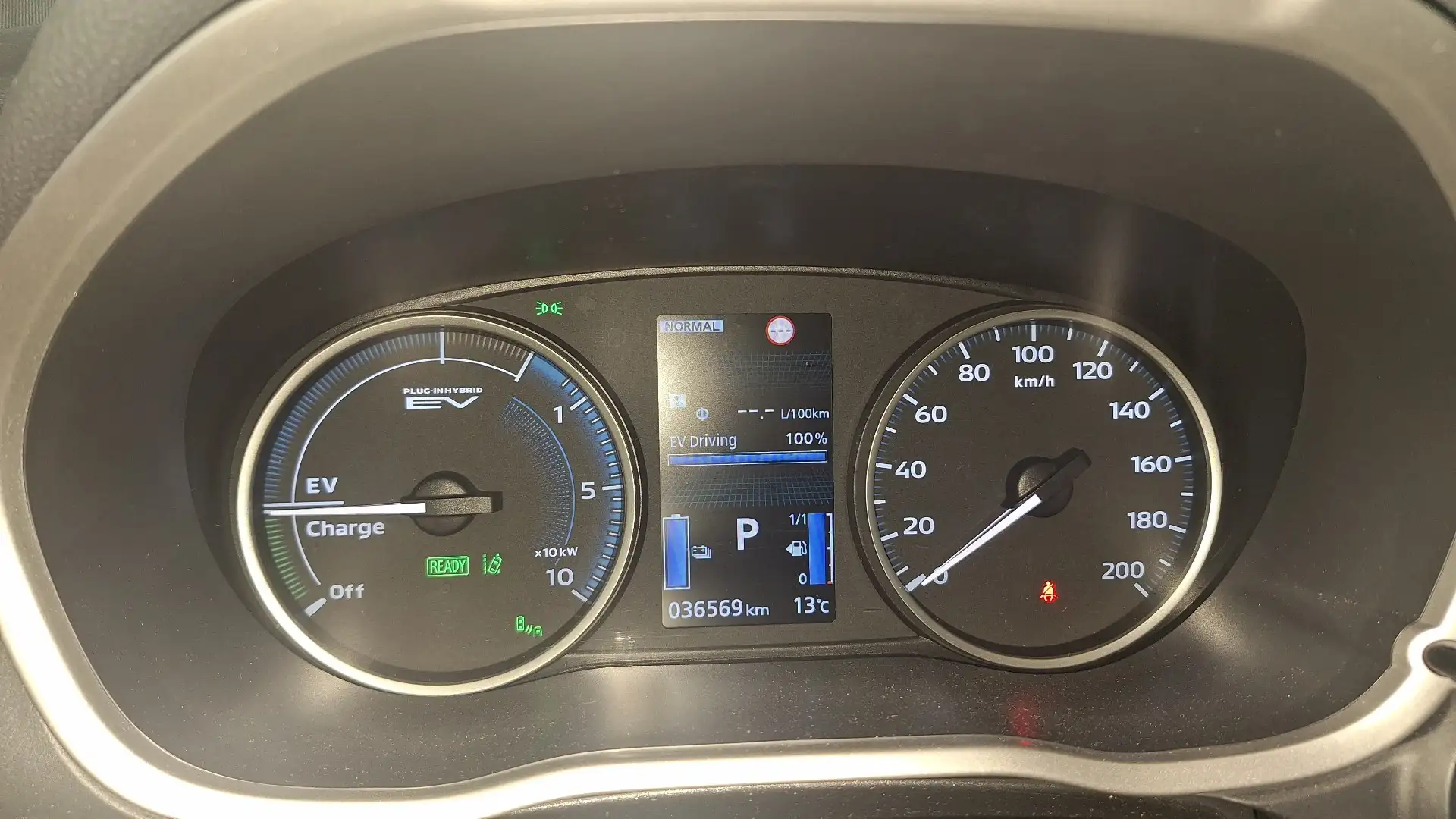 Mitsubishi Eclipse Cross 2,4 PHEV 4WD Diamond CVT Aut. Grau - 2