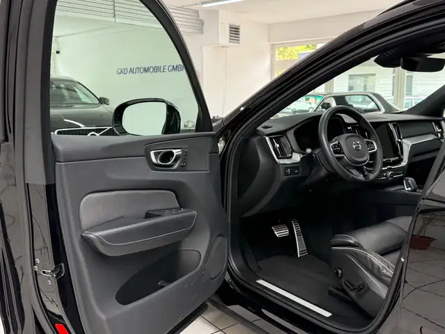 Volvo XC60 view 6