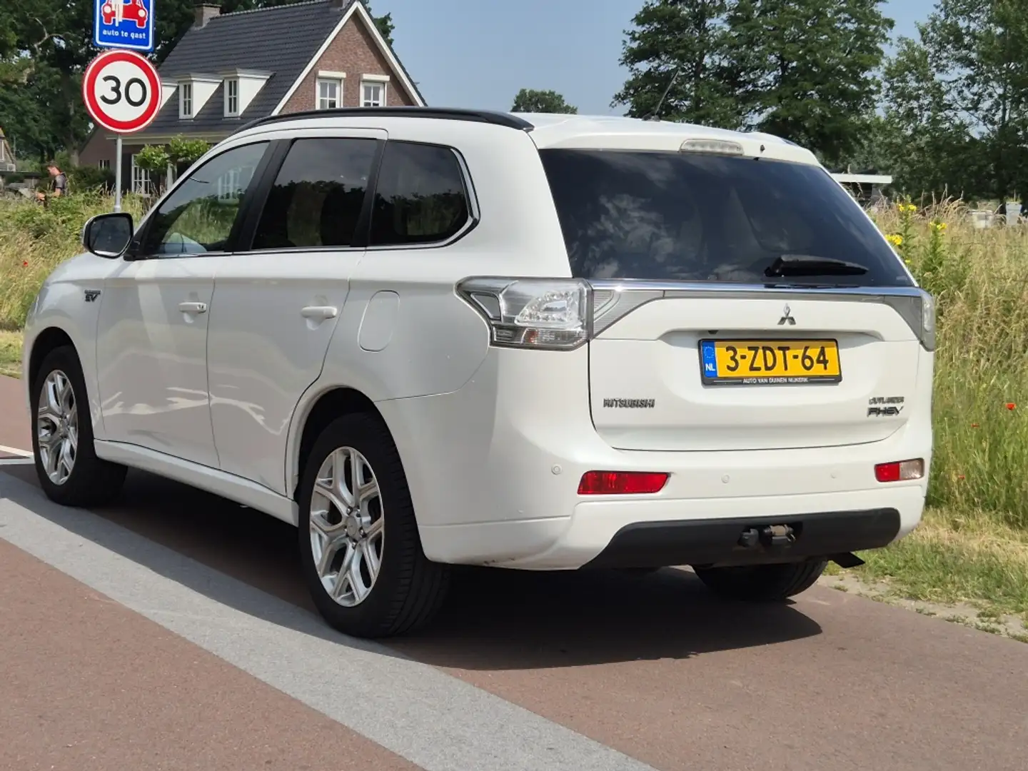 Mitsubishi Outlander 2.0 PHEV Instyle Weiß - 2