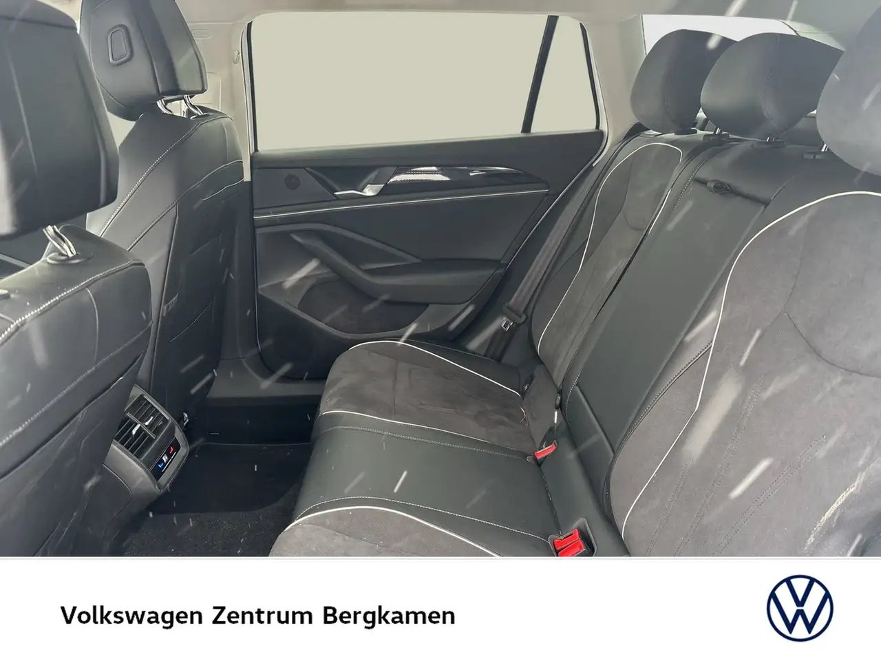 Volkswagen Passat Variant 1.5 eTSI BUSINESS AHK 360CAM ACC 10