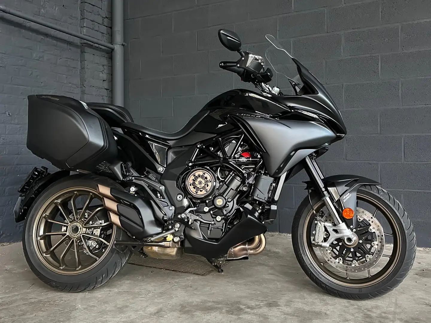 MV Agusta Turismo Veloce 800 Lusso SCS démo bike Zwart - 1