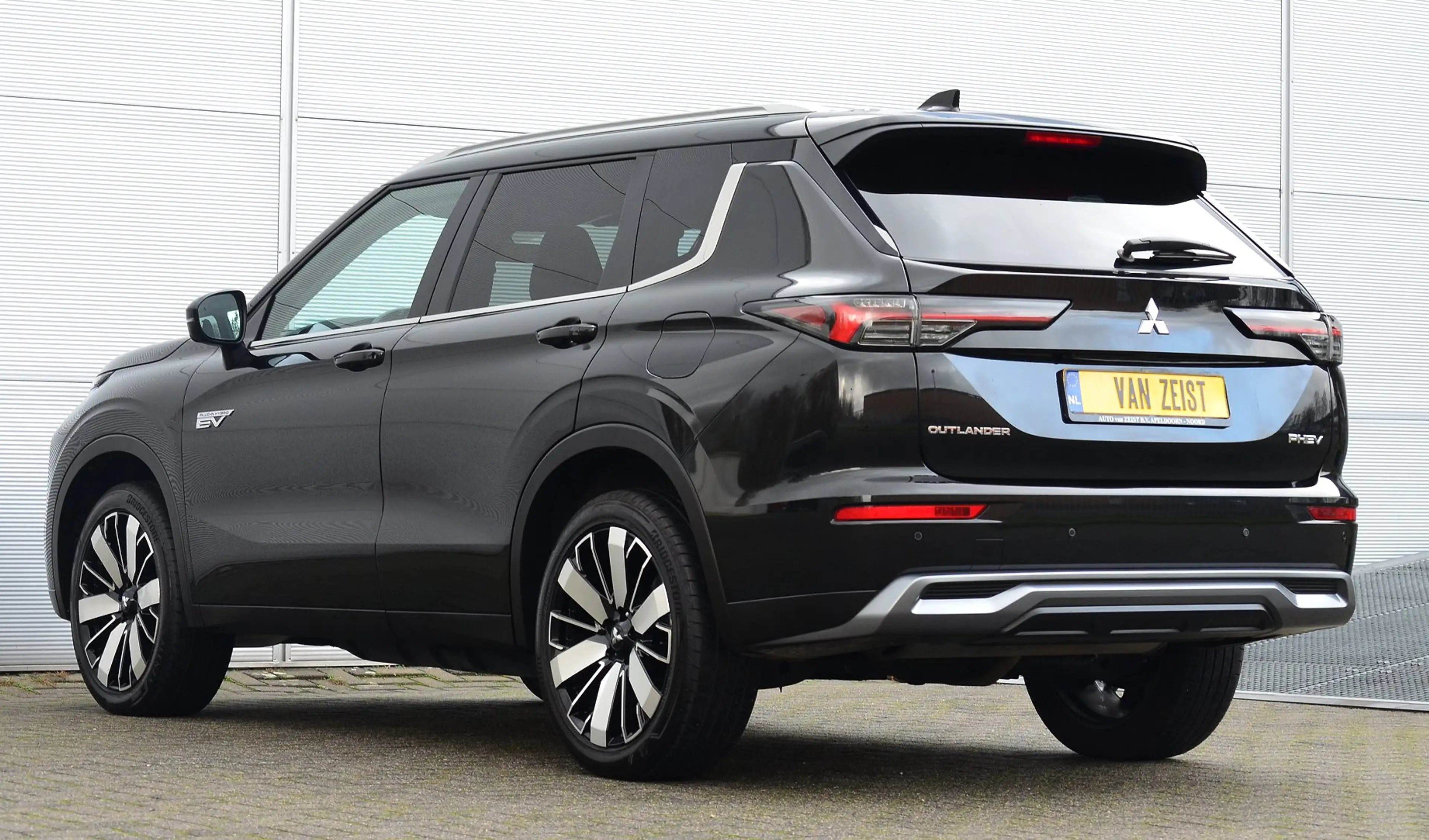 Mitsubishi Outlander PHEV 2.4 FIRST EDITION 4WD | PLUG IN HYBRID | SOH — photo 8