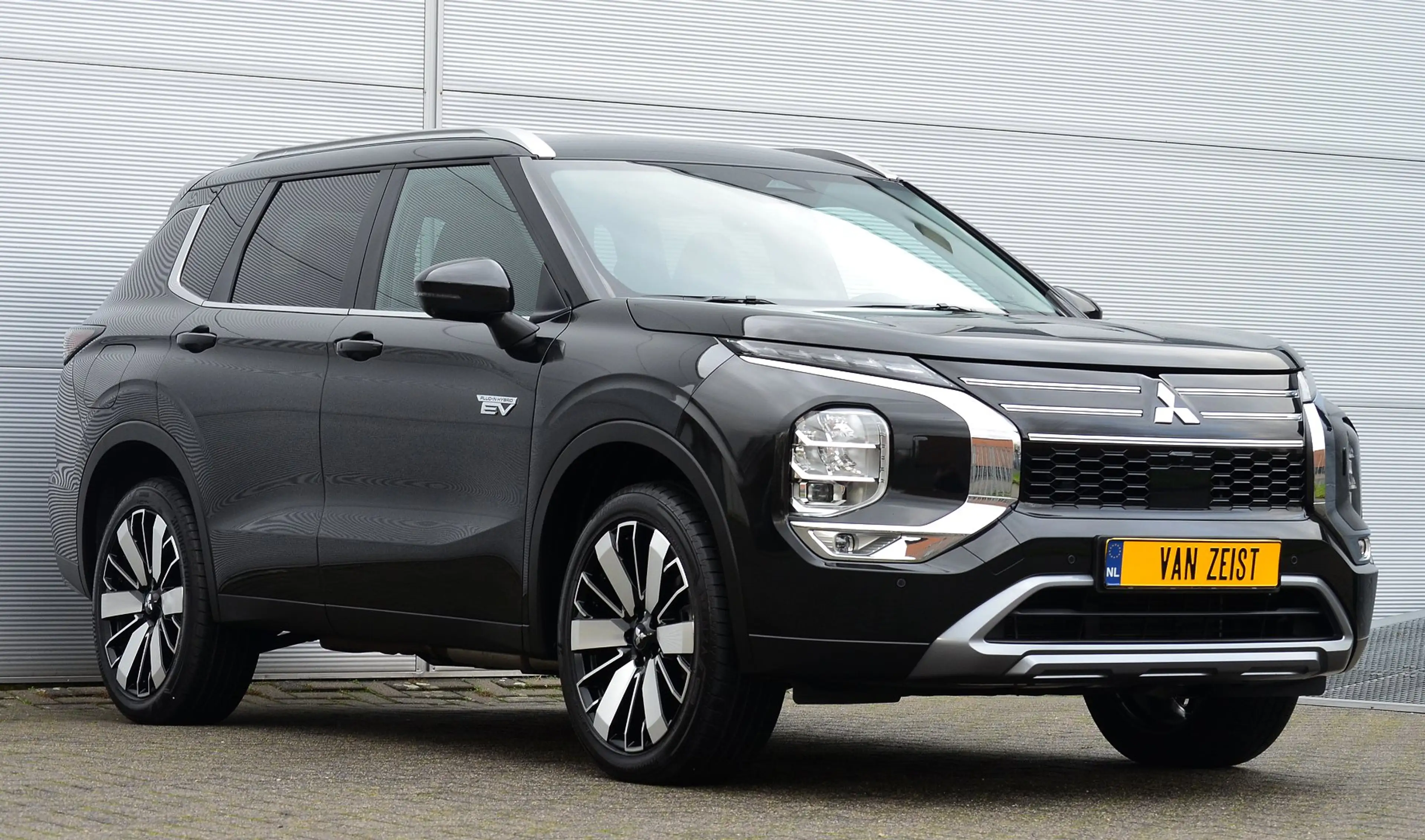 Mitsubishi Outlander PHEV 2.4 FIRST EDITION 4WD | PLUG IN HYBRID | SOH — photo 13