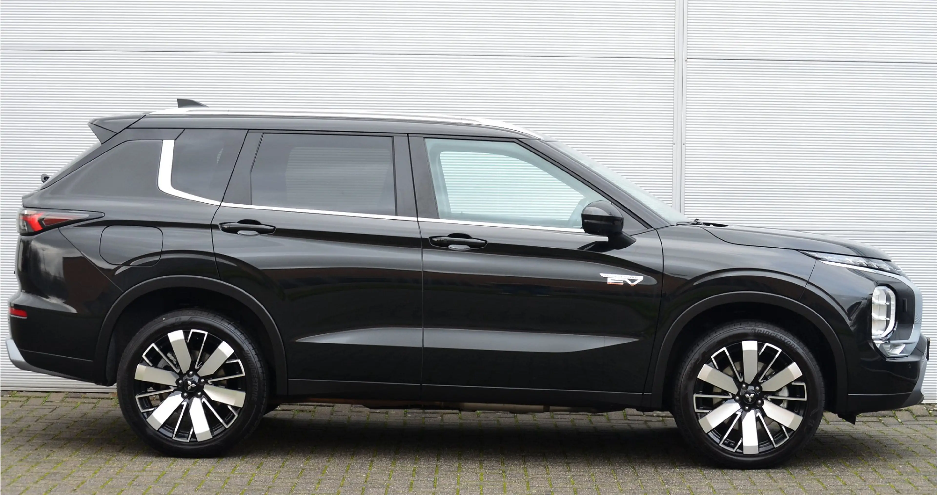 Mitsubishi Outlander PHEV 2.4 FIRST EDITION 4WD | PLUG IN HYBRID | SOH — photo 12