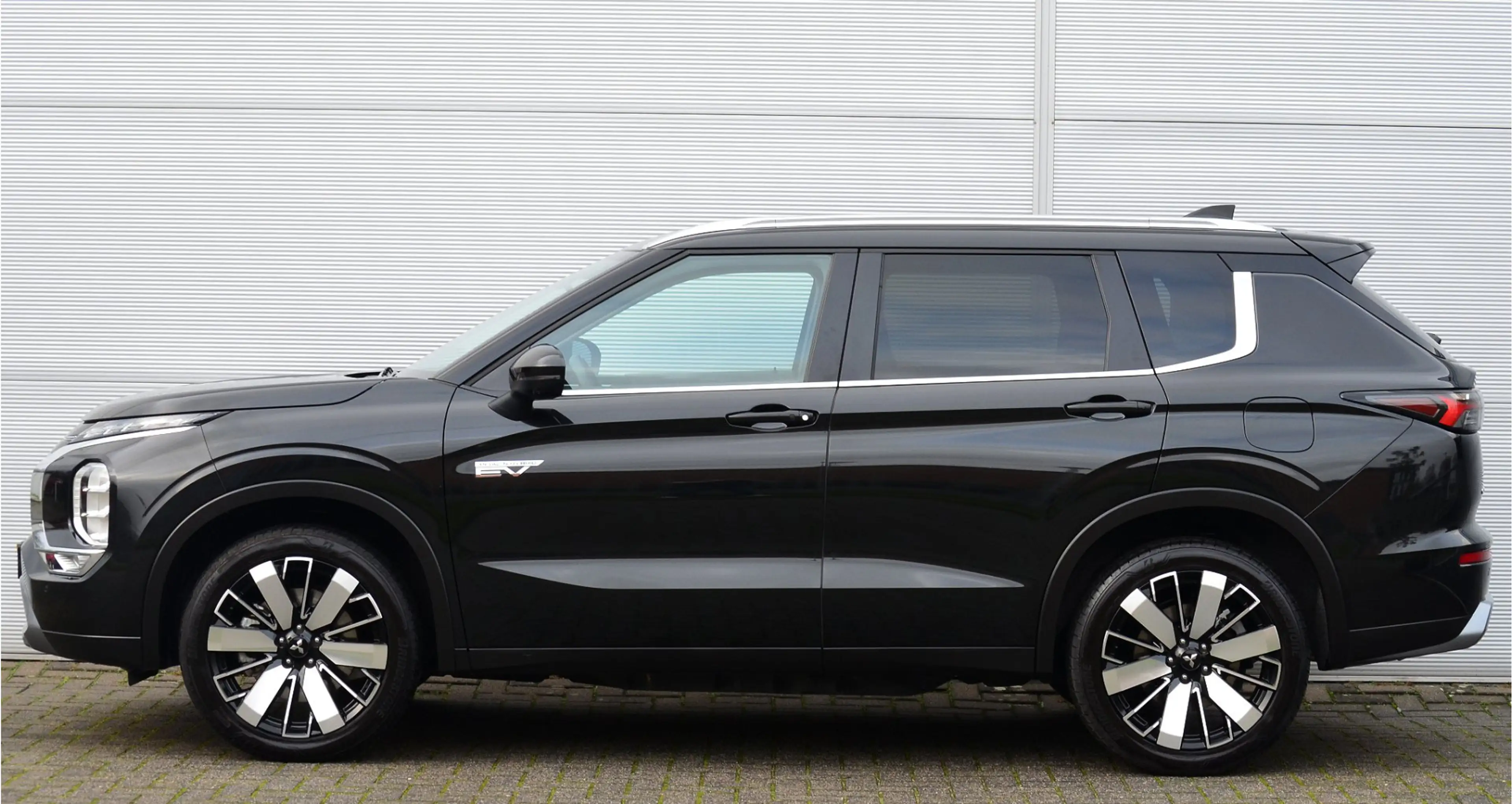 Mitsubishi Outlander PHEV 2.4 FIRST EDITION 4WD | PLUG IN HYBRID | SOH — photo 7