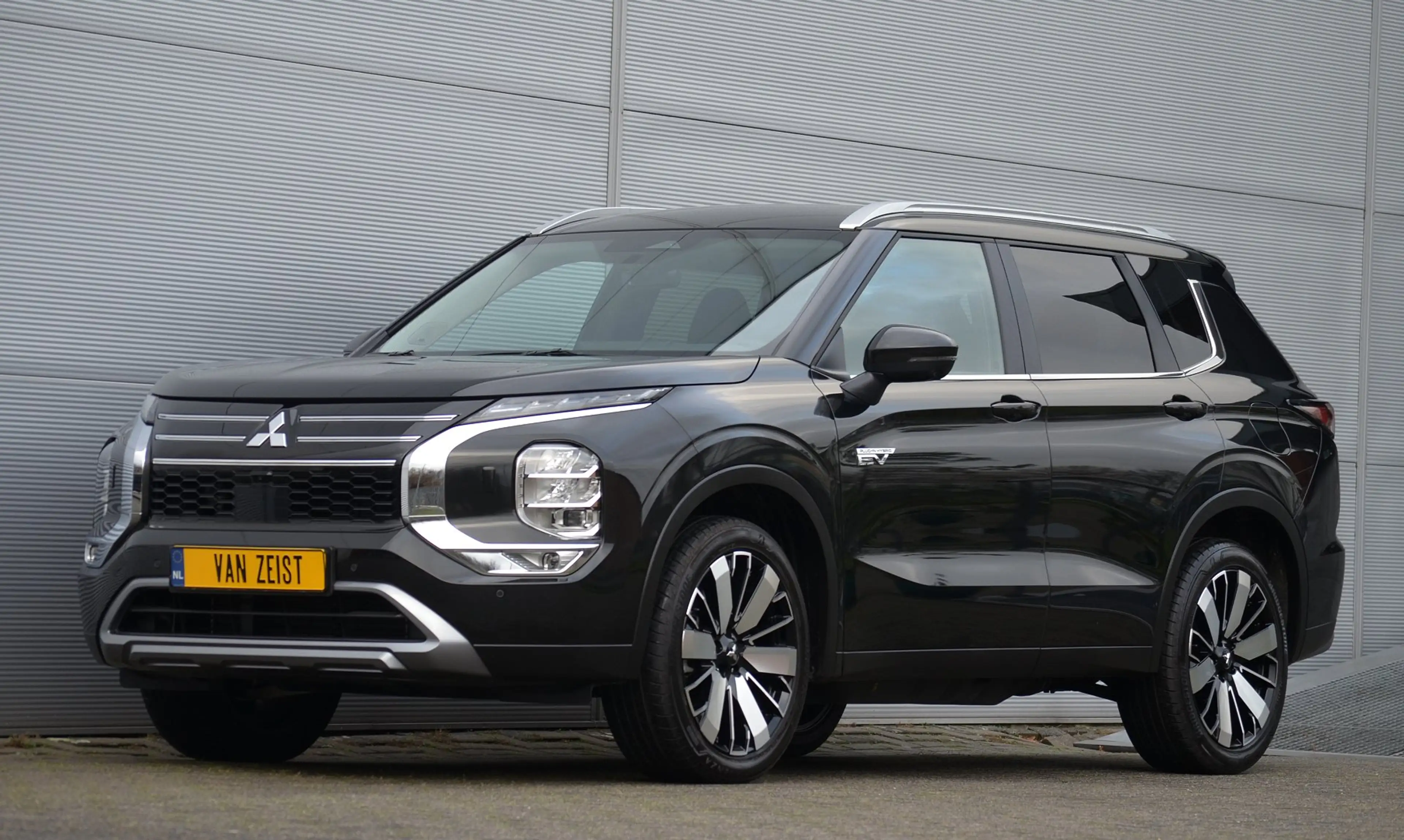 Mitsubishi Outlander PHEV 2.4 FIRST EDITION 4WD | PLUG IN HYBRID | SOH — photo 6
