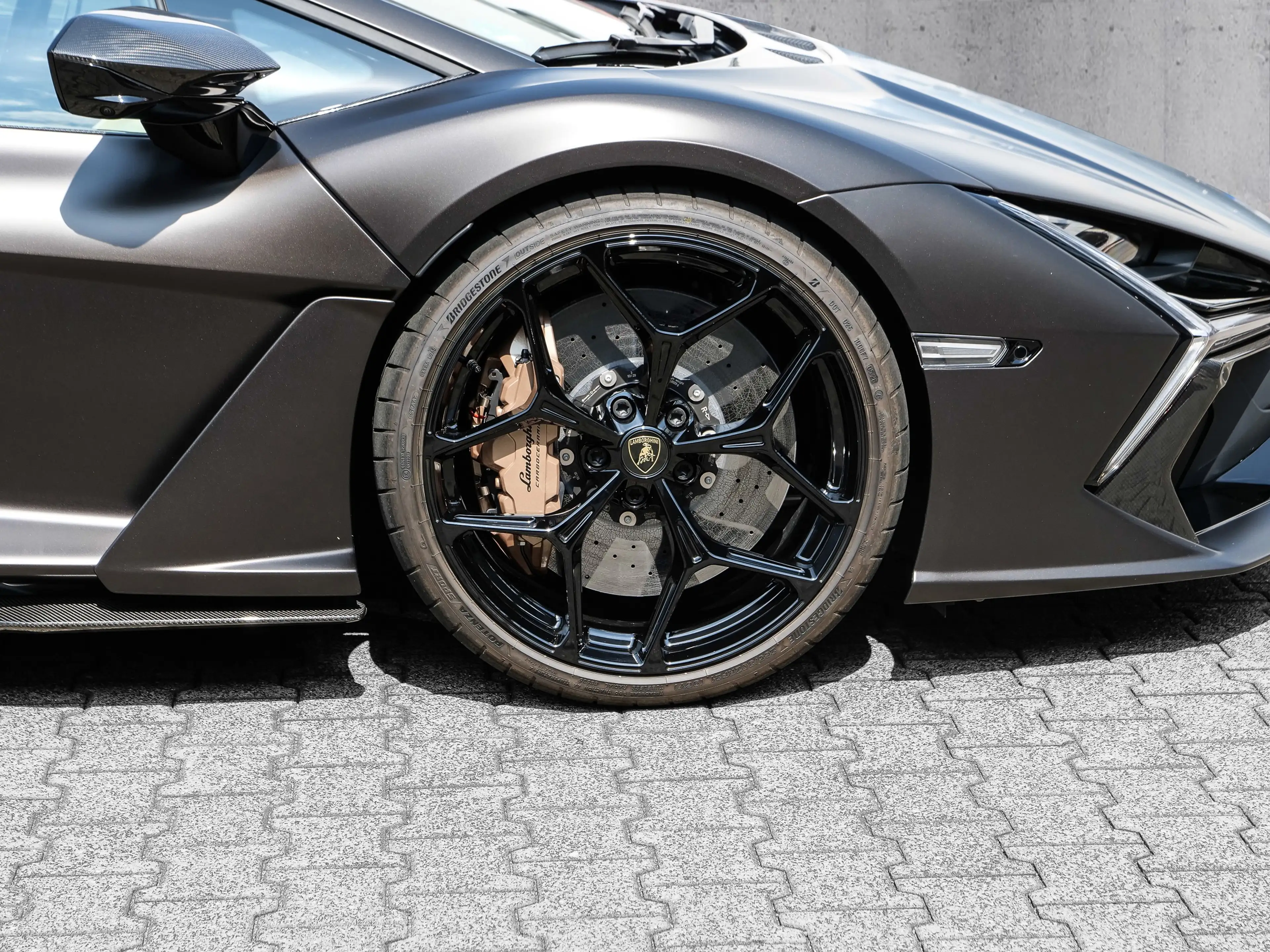Lamborghini Revuelto Marrone Apus, Lower&Upper Carbon Pack — photo 9