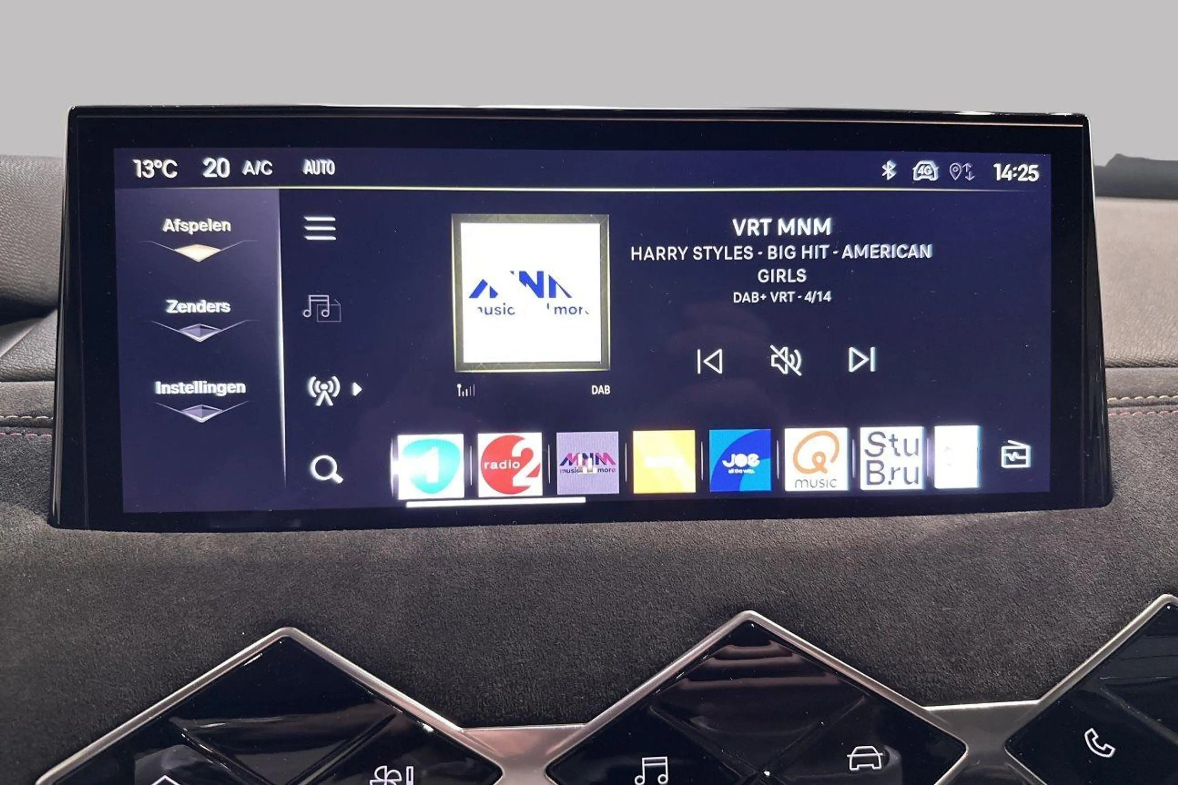 DS Automobiles DS 3 PERFORMANCE LINE E-TENSE — photo 14