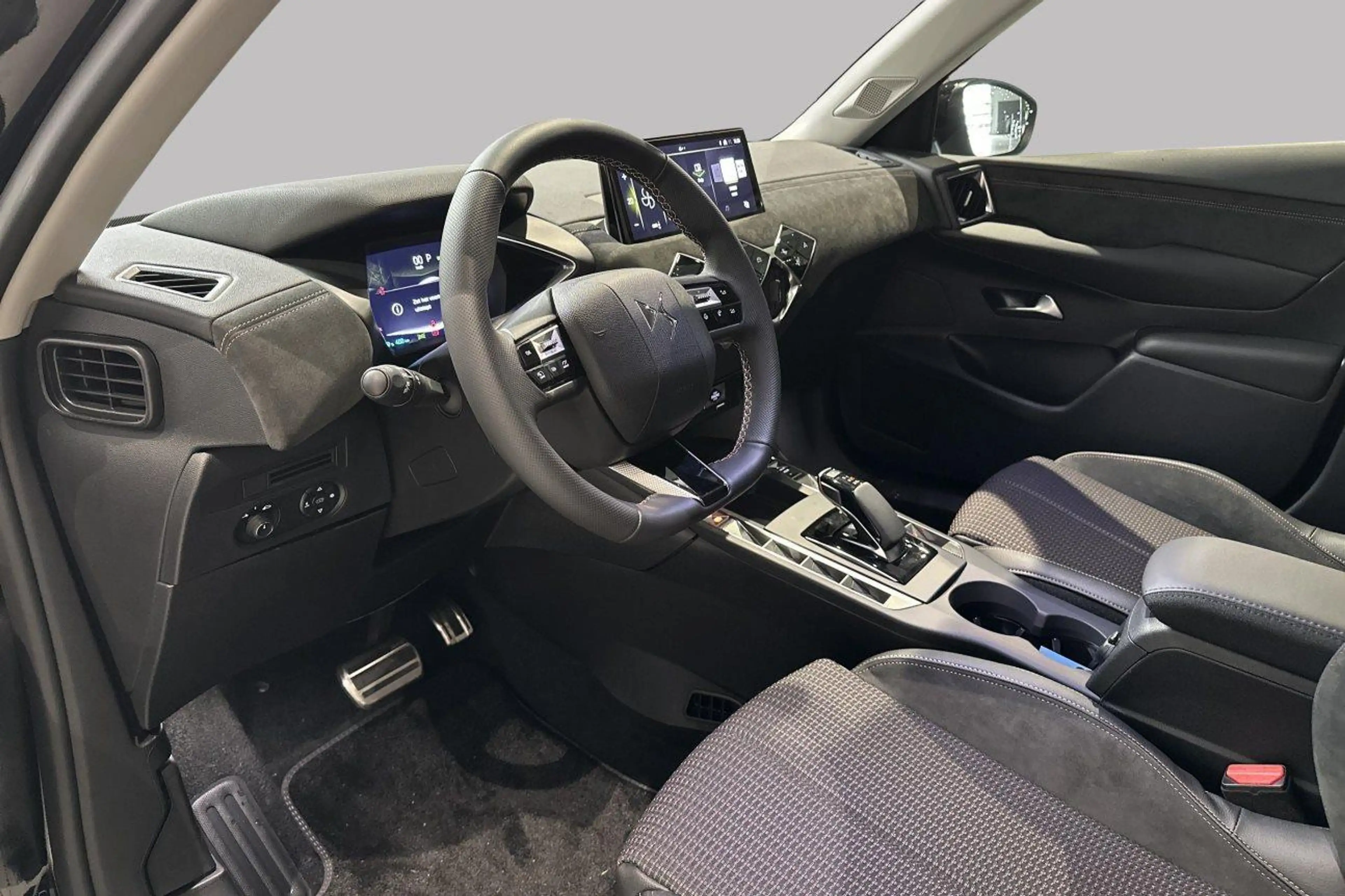 DS Automobiles DS 3 PERFORMANCE LINE E-TENSE — photo 9