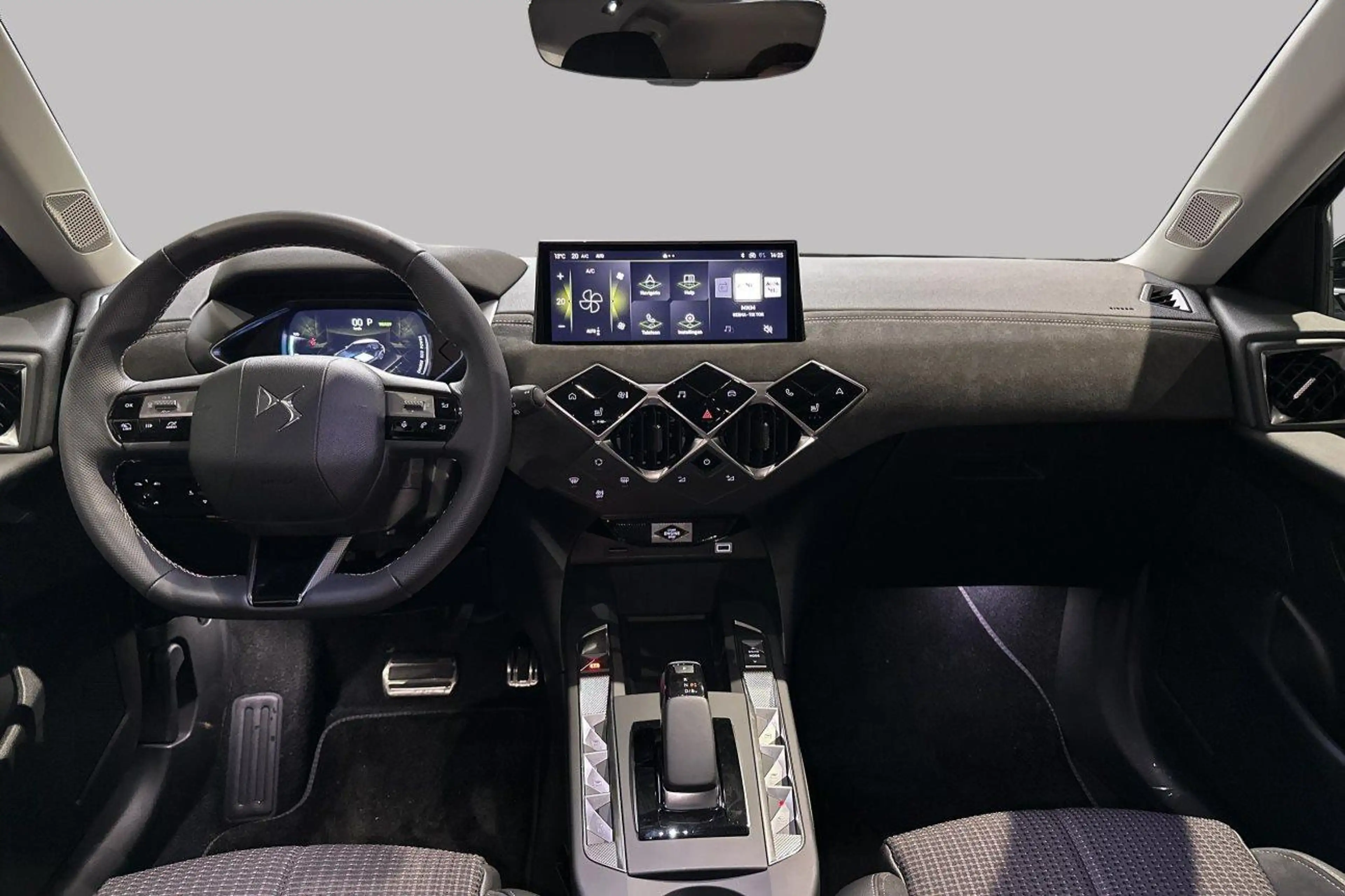DS Automobiles DS 3 PERFORMANCE LINE E-TENSE — photo 11