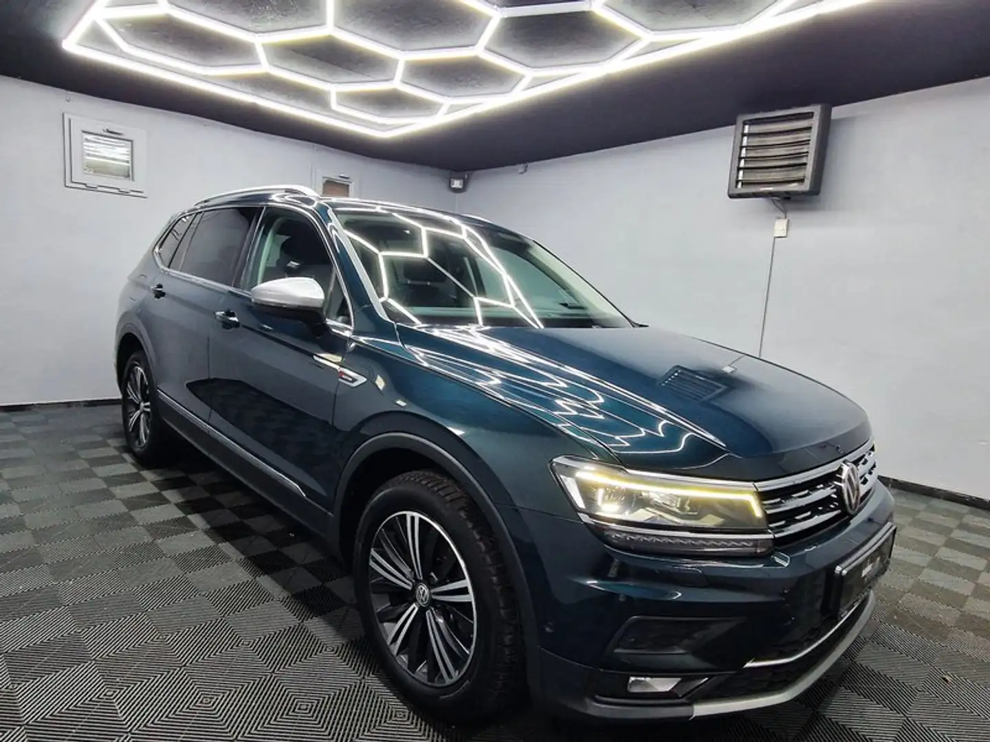 Volkswagen Tiguan Allspace Motorschaden! Highline 4Motion|7 SITZE|AUTOM|PANO| Зелёный - 2