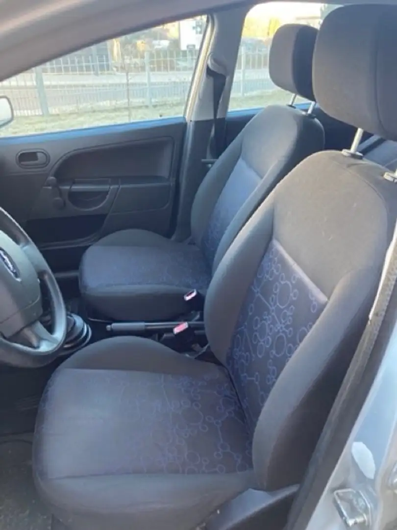 Ford Fiesta Fiesta 1.3 Ambiente Gri - 2