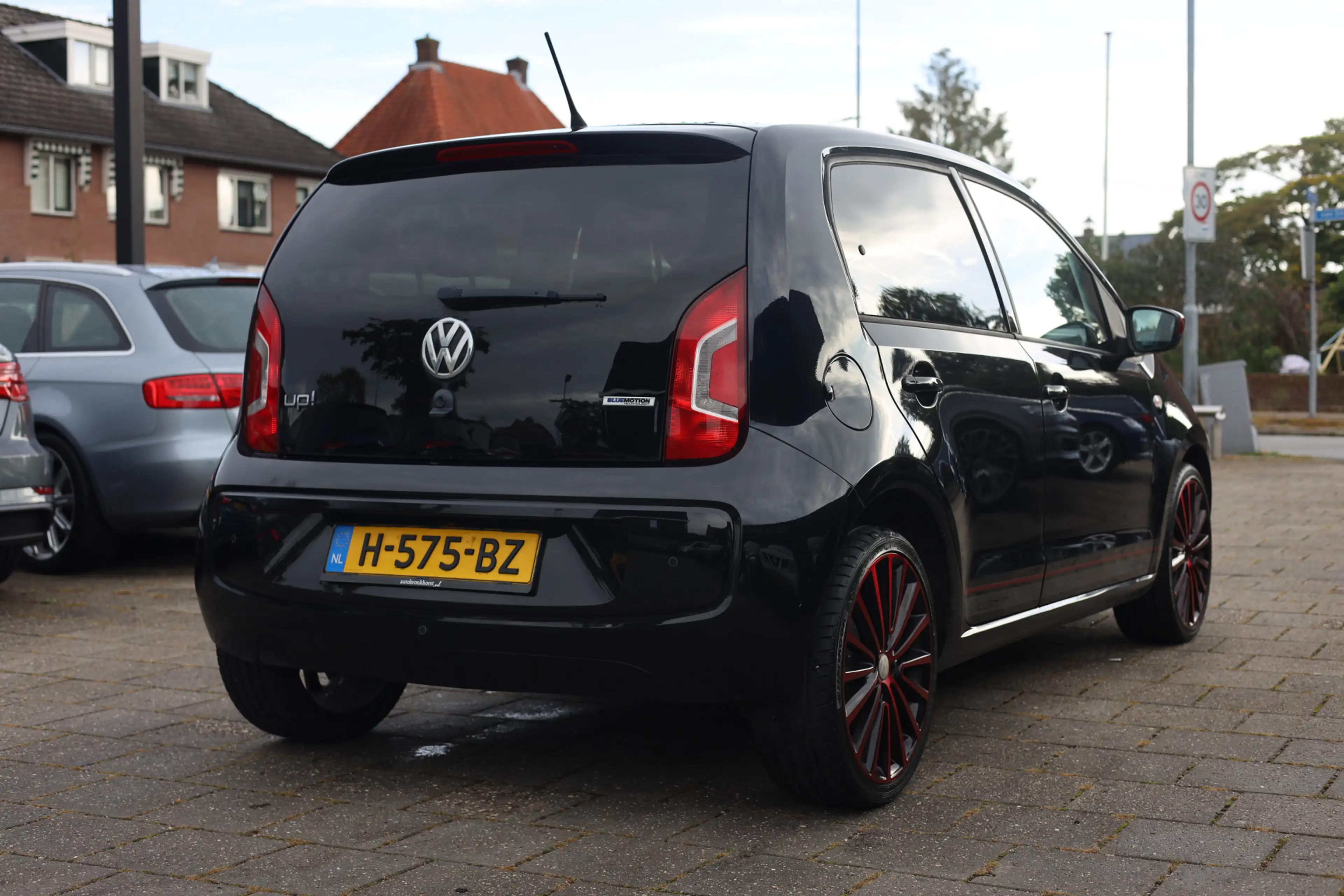 Volkswagen up! 1.0 HIGH UP! BLUEMOTION I AUT I 17 INCH I CRUISE I — photo 2