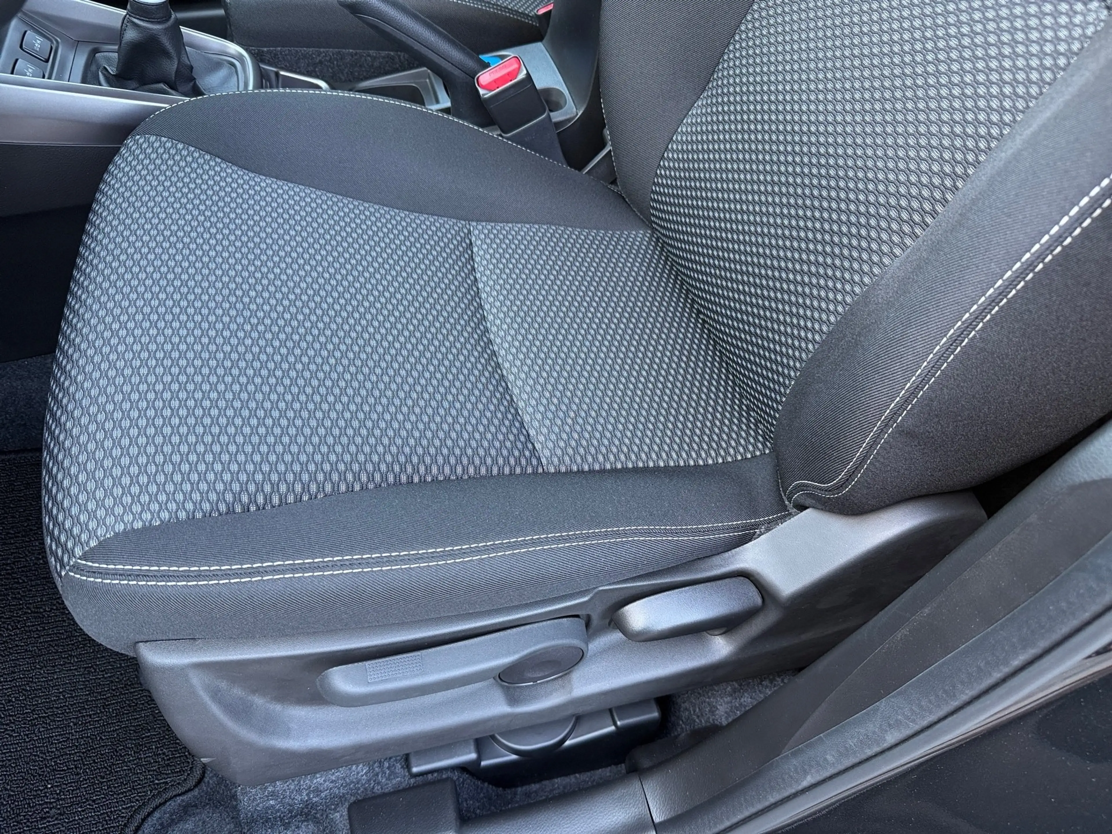 Suzuki Vitara 1.4 DITC HYBRID Shine Facelift Kam. — photo 8