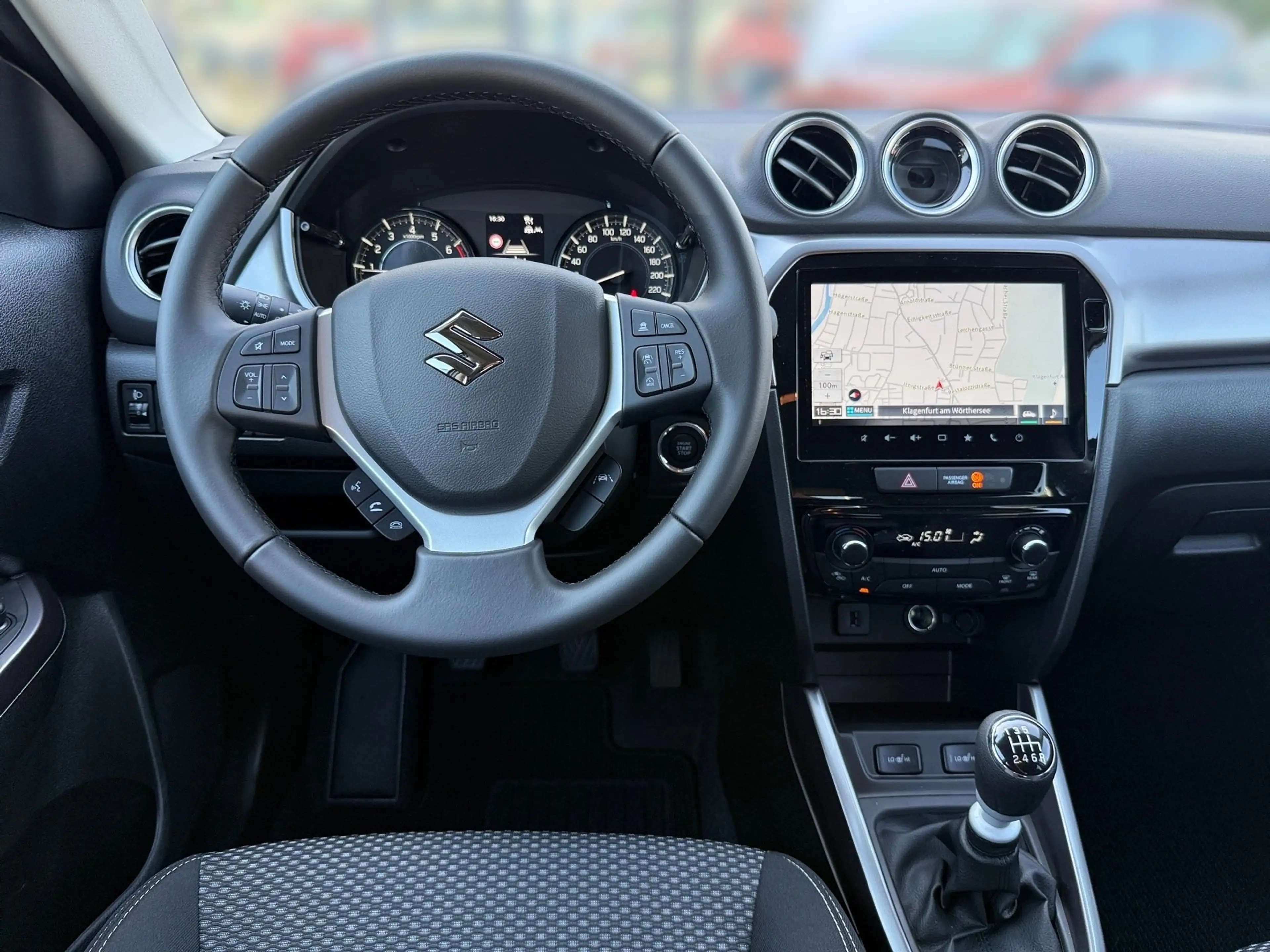 Suzuki Vitara 1.4 DITC HYBRID Shine Facelift Kam. — photo 10