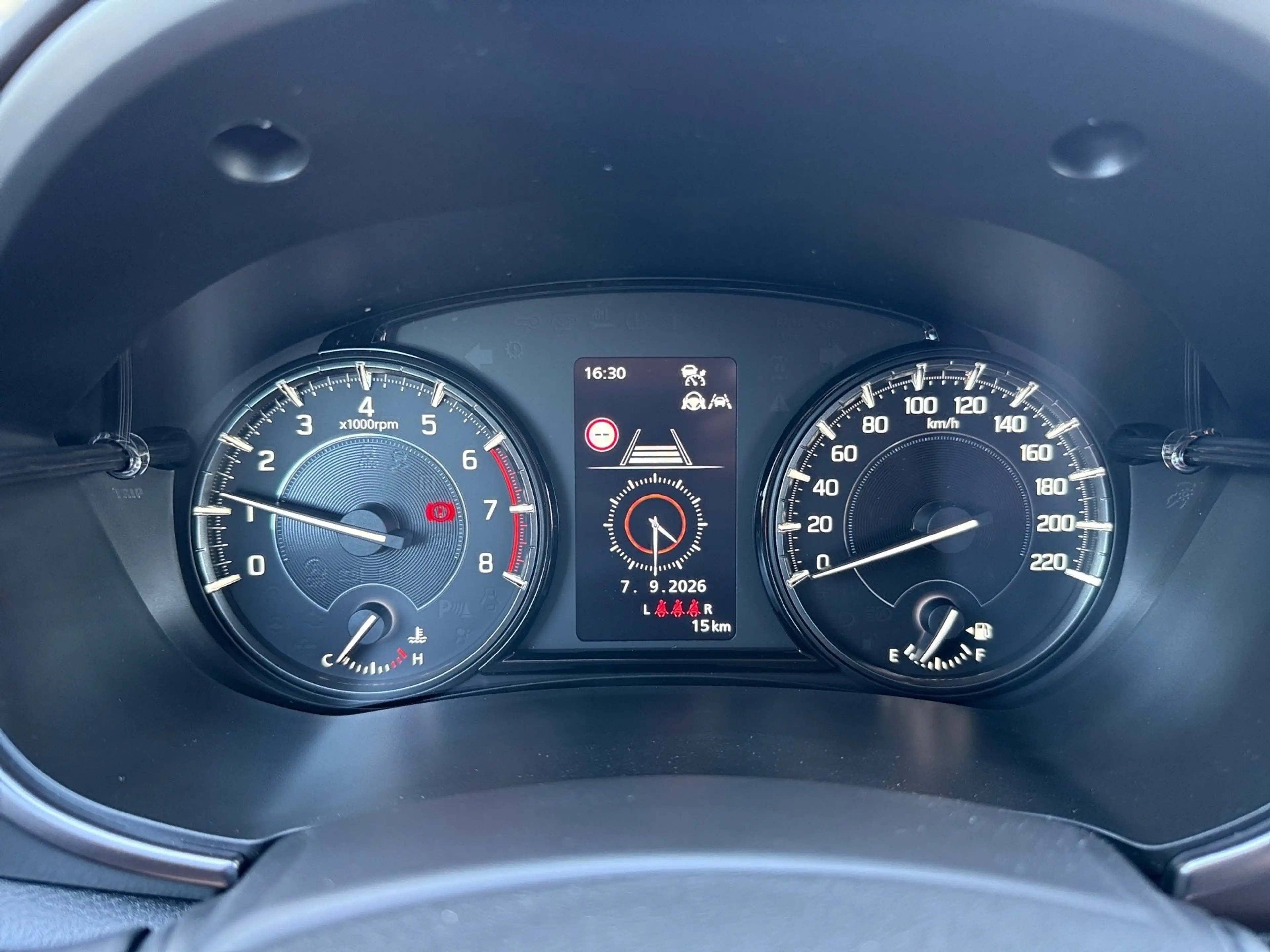 Suzuki Vitara 1.4 DITC HYBRID Shine Facelift Kam. — photo 6