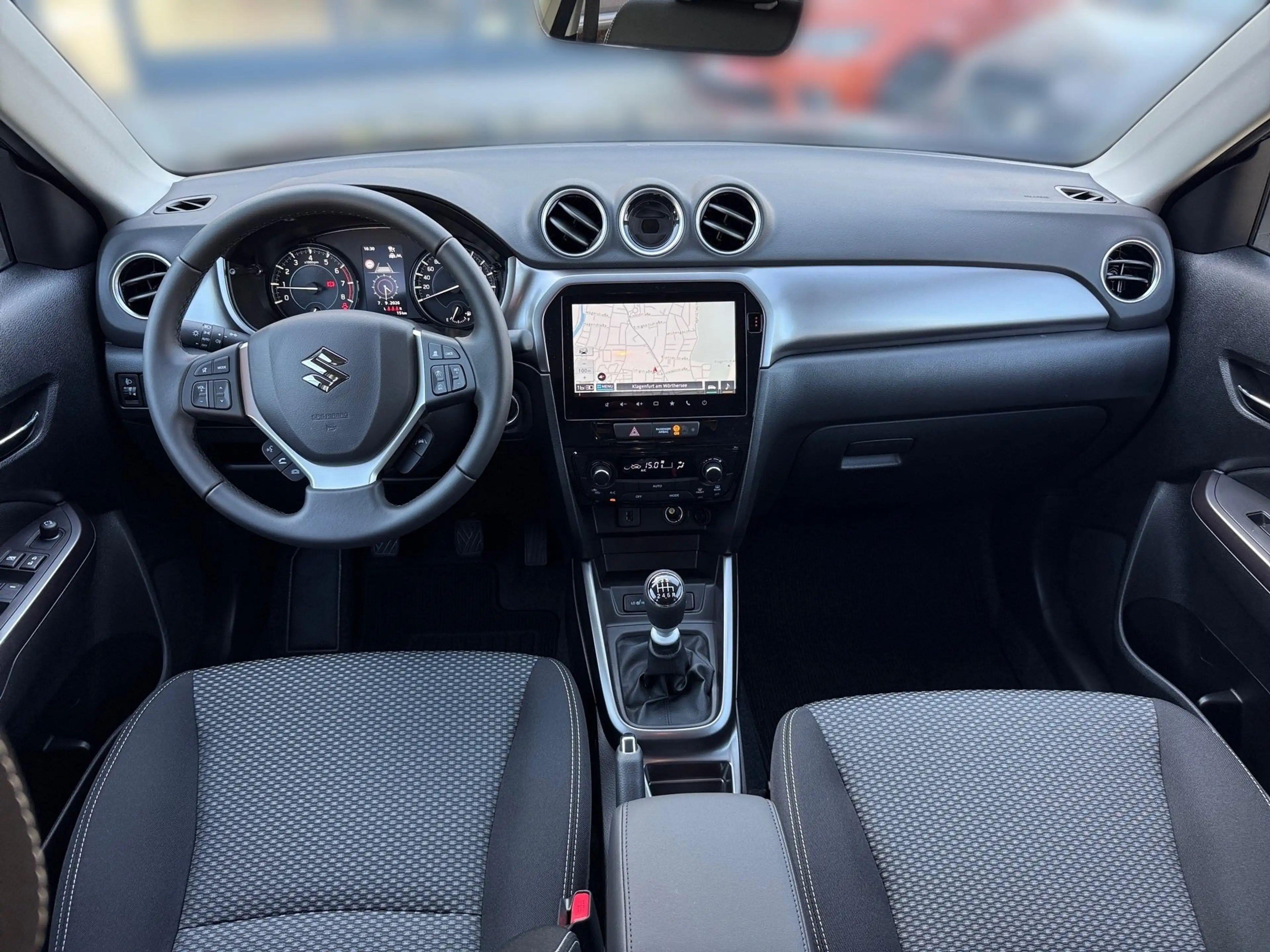 Suzuki Vitara 1.4 DITC HYBRID Shine Facelift Kam. — photo 11