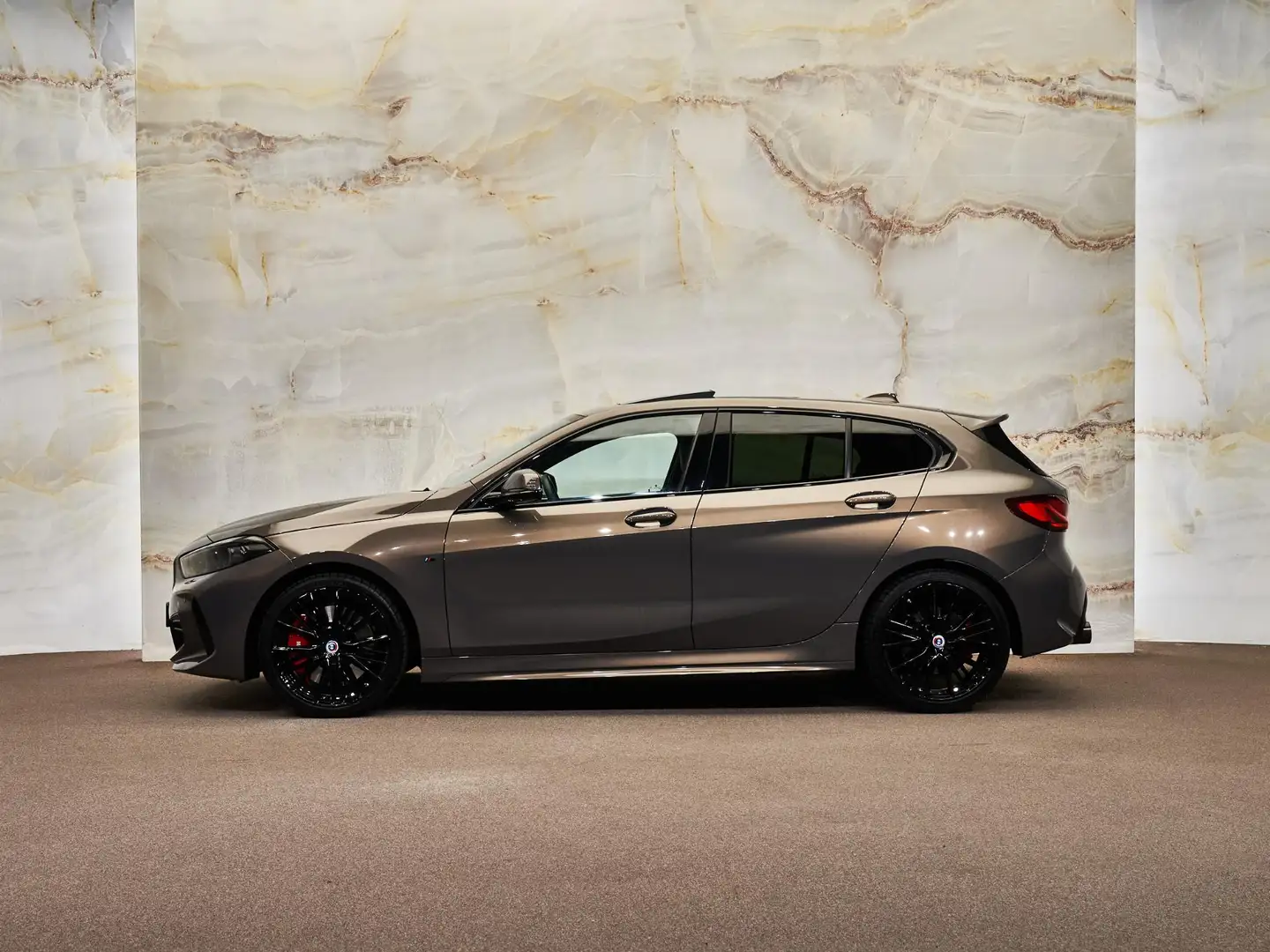 BMW 118 1-serie 118i M Sport Pro, NL-auto, Sonderlackierun Grijs - 2