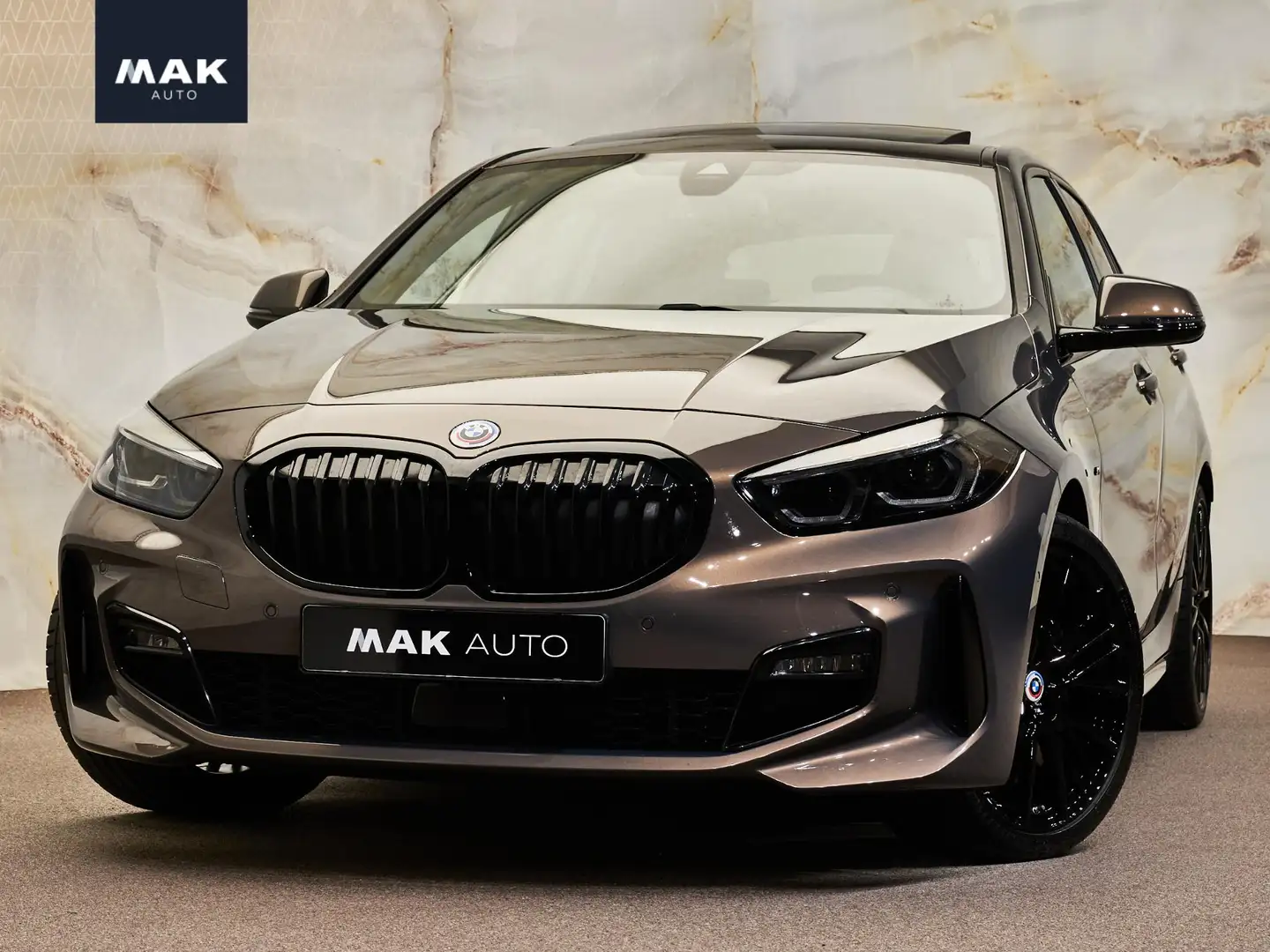 BMW 118 1-serie 118i M Sport Pro, NL-auto, Sonderlackierun Grijs - 1