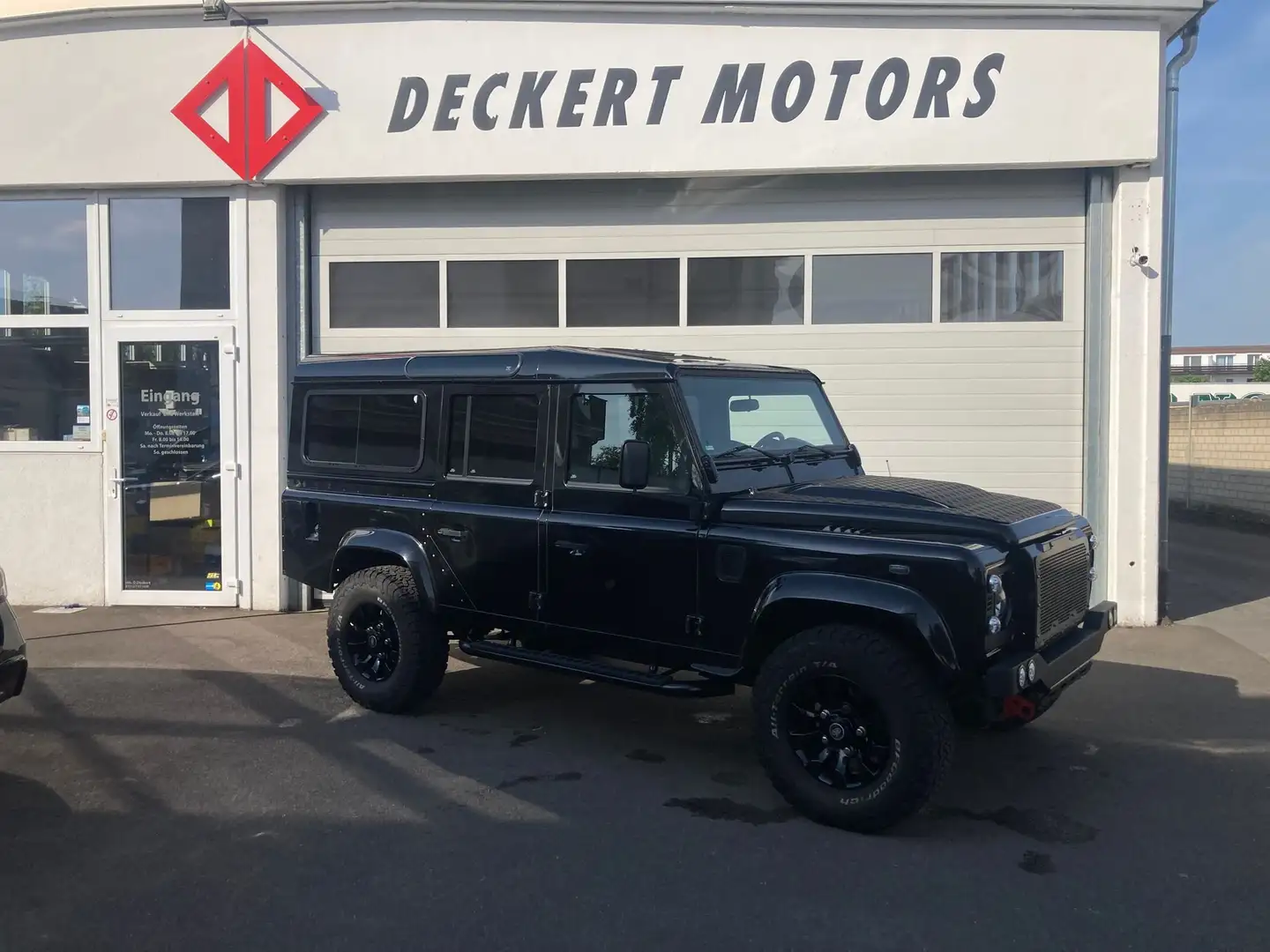 Land Rover Defender 110 Station Wagon E Schwarz - 1