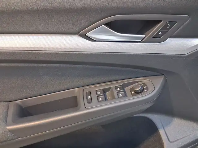 Volkswagen Golf view 8
