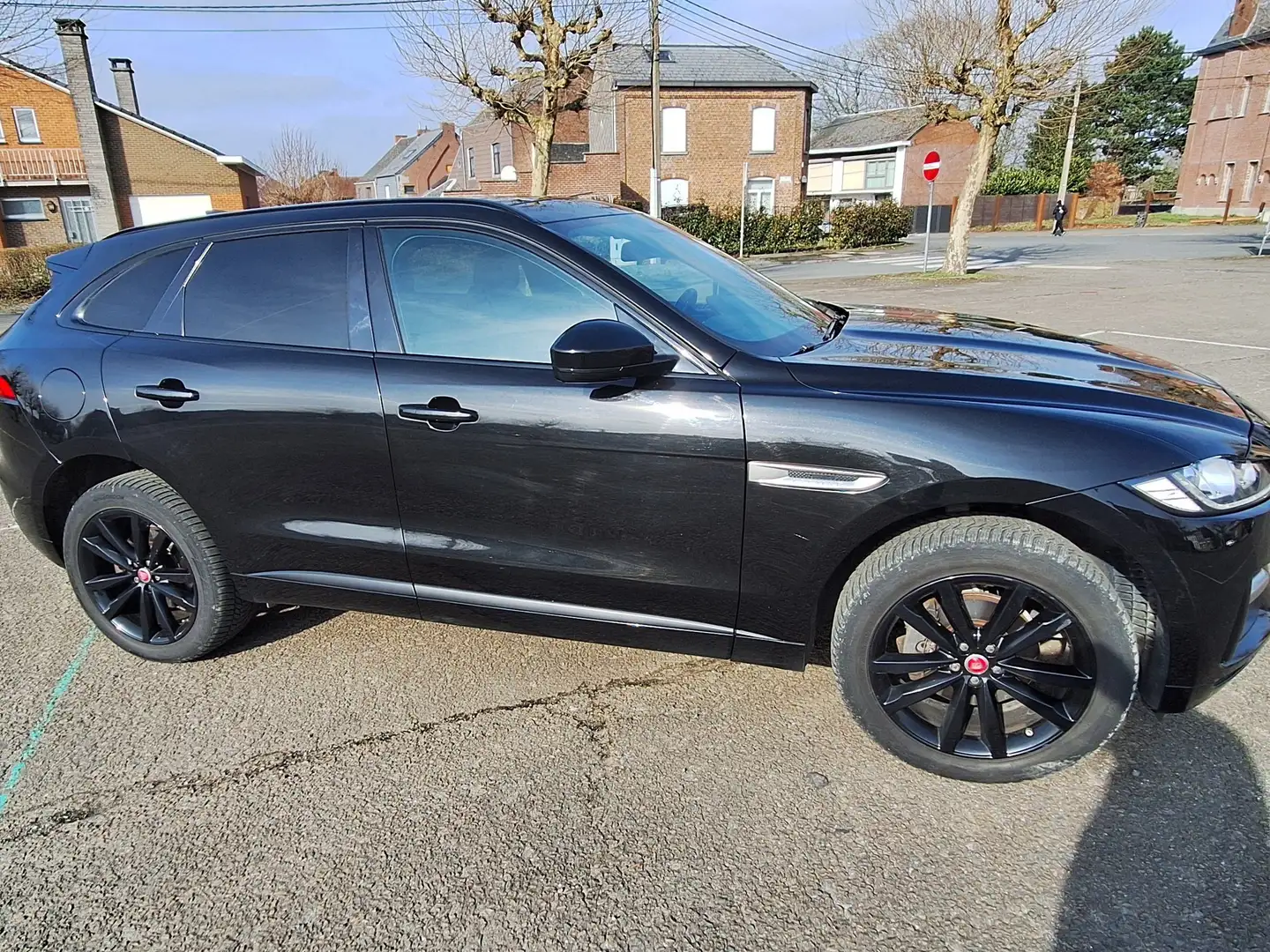 Jaguar F-Pace 2.0 D AWD R-Sport Zwart - 2