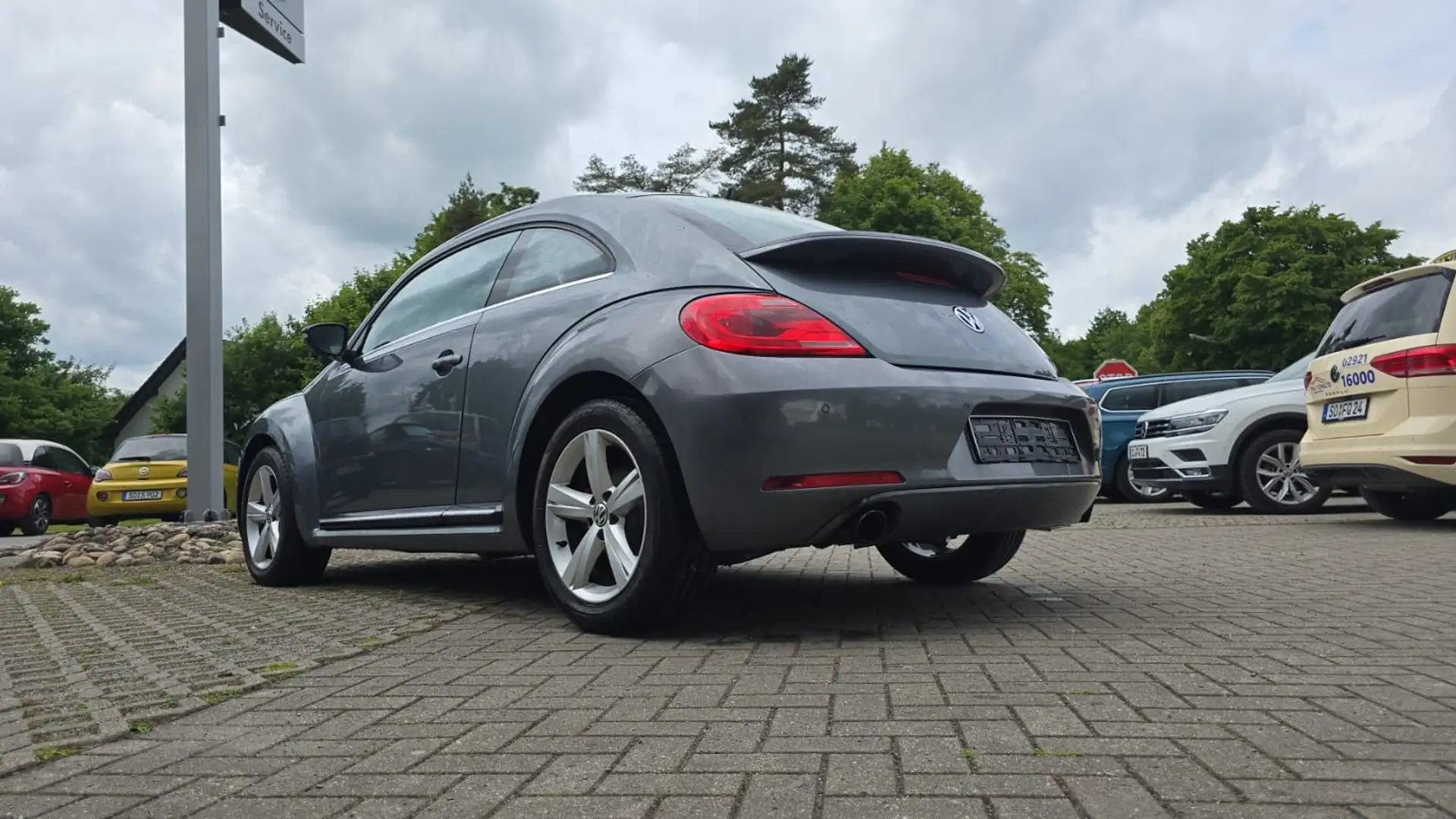 Volkswagen Beetle 2.0 TSI DSG Sport GRA PDC Sitzh. Klimatr. Grau - 2