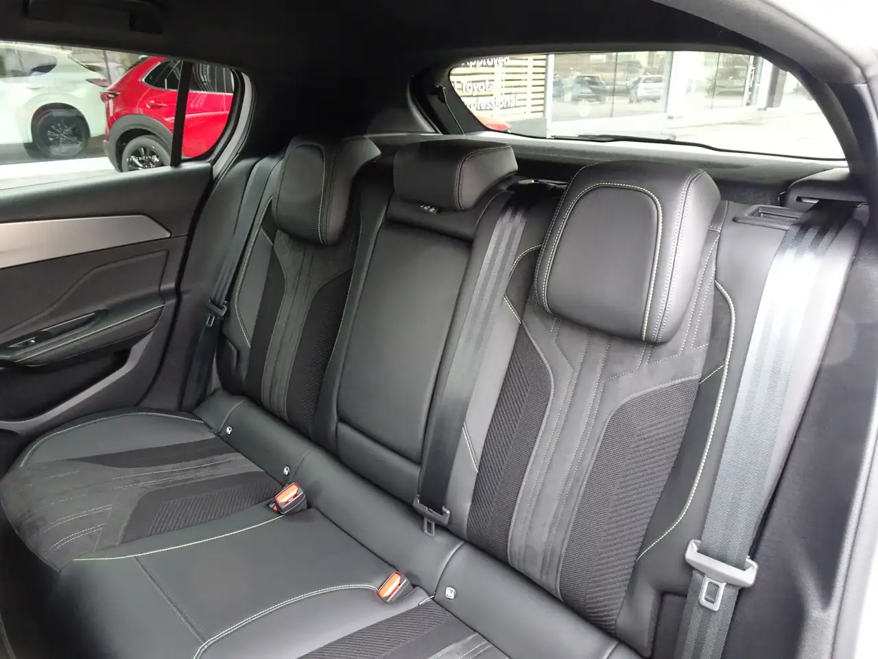 Peugeot 308 3ª serie BlueHDi 130 S&S EAT8 GT 12