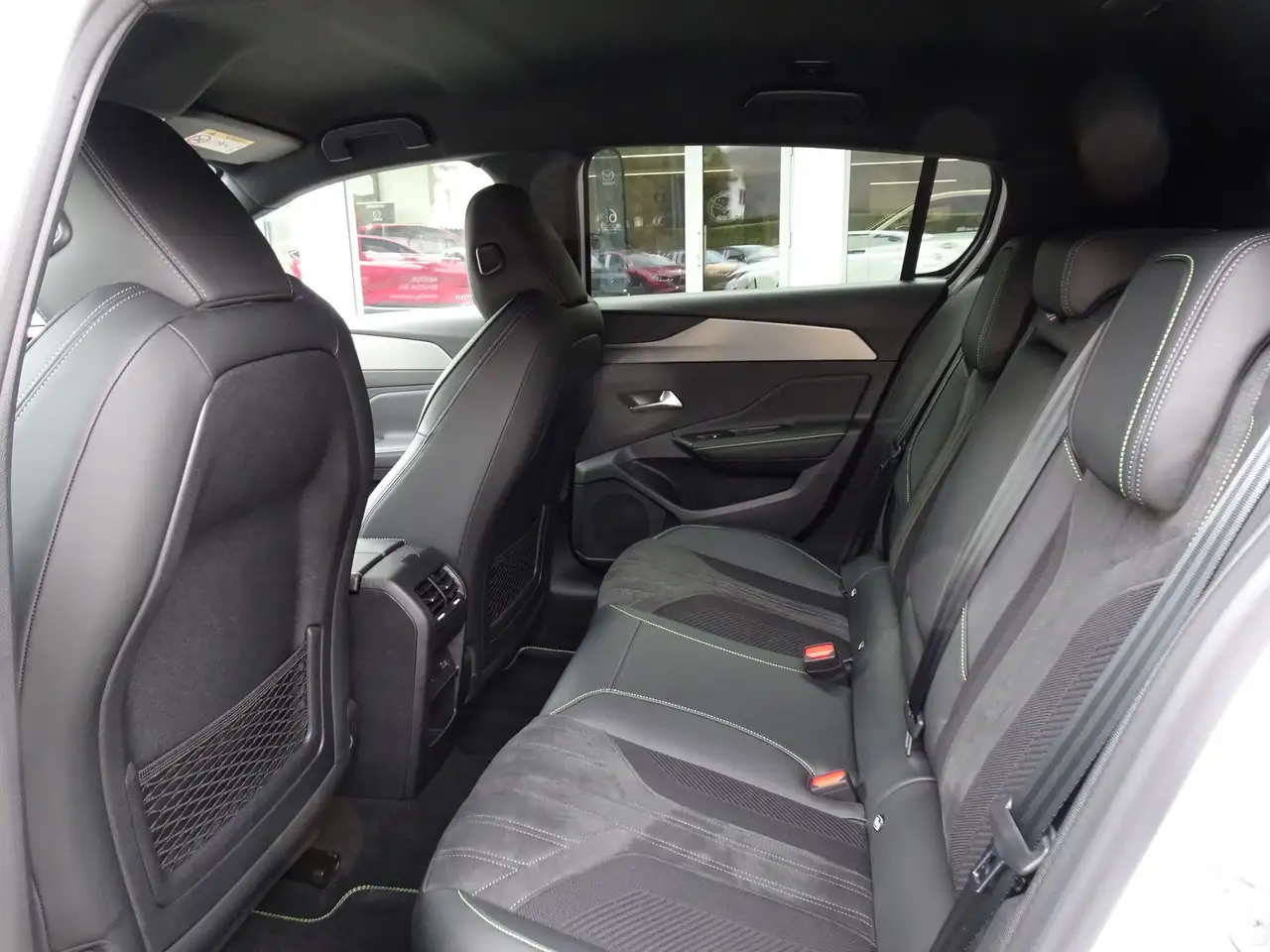 Peugeot 308 3ª serie BlueHDi 130 S&S EAT8 GT 11