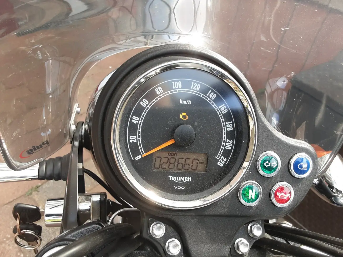 Triumph Bonneville SE Срібний - 1