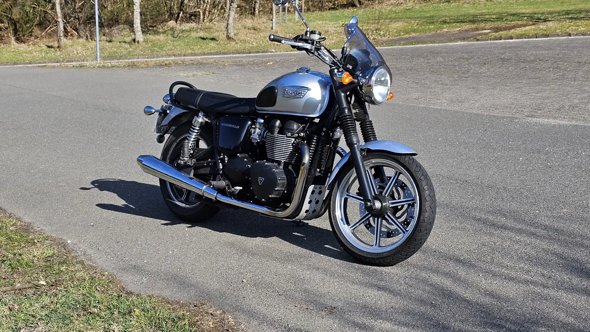 Triumph Bonneville SE Plateado - 2
