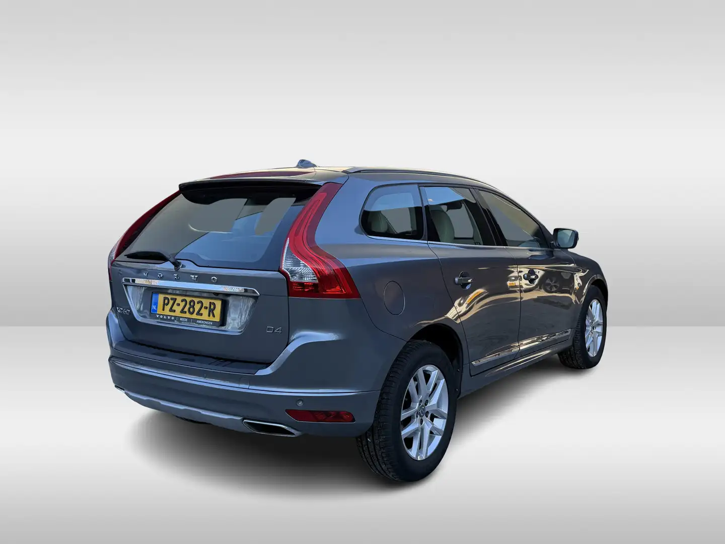 Volvo XC60 2.0 D4 FWD Automaat Polar+ Camera | Elektrische st Gris - 2
