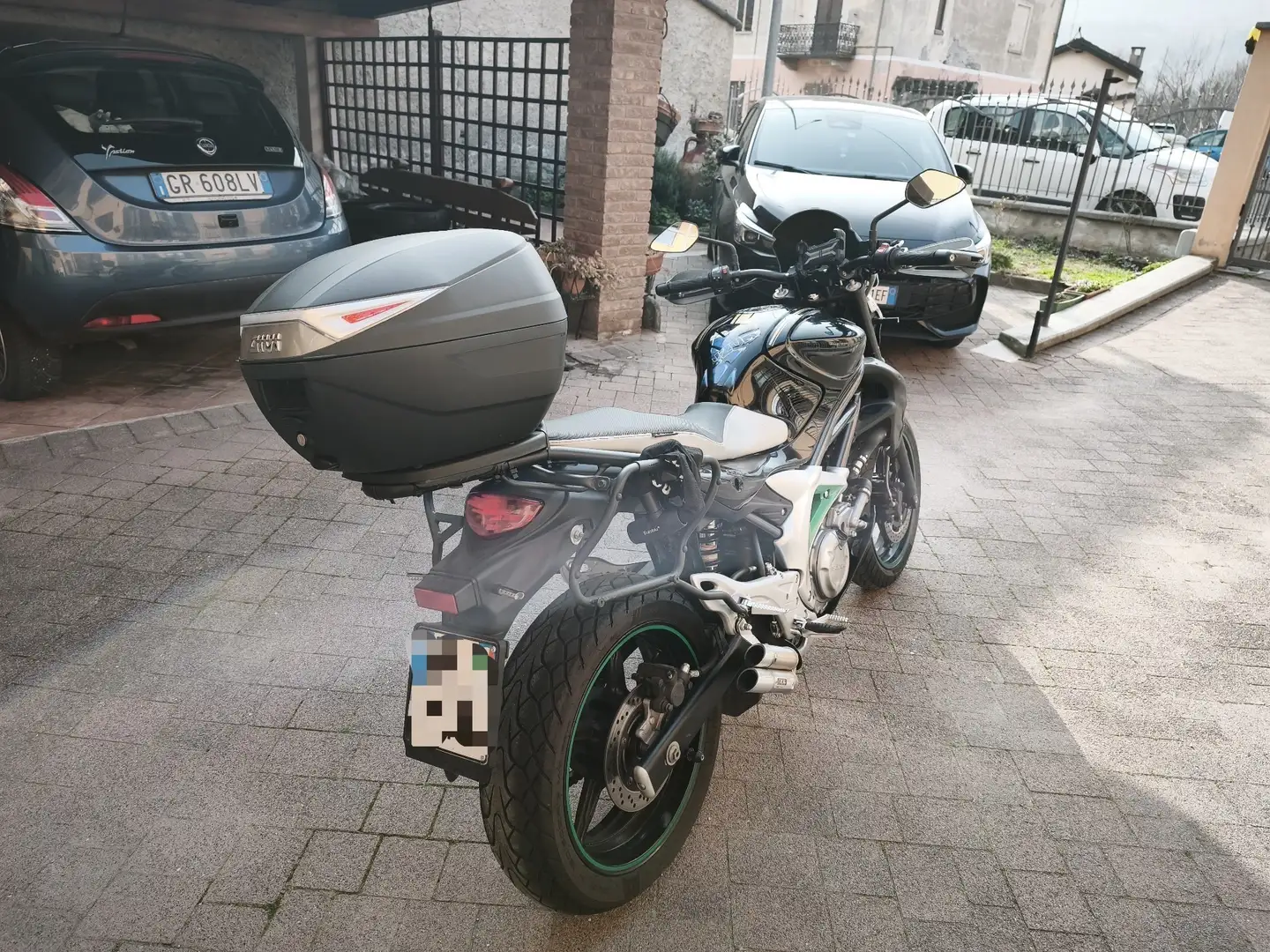 Suzuki Gladius 650 - 2