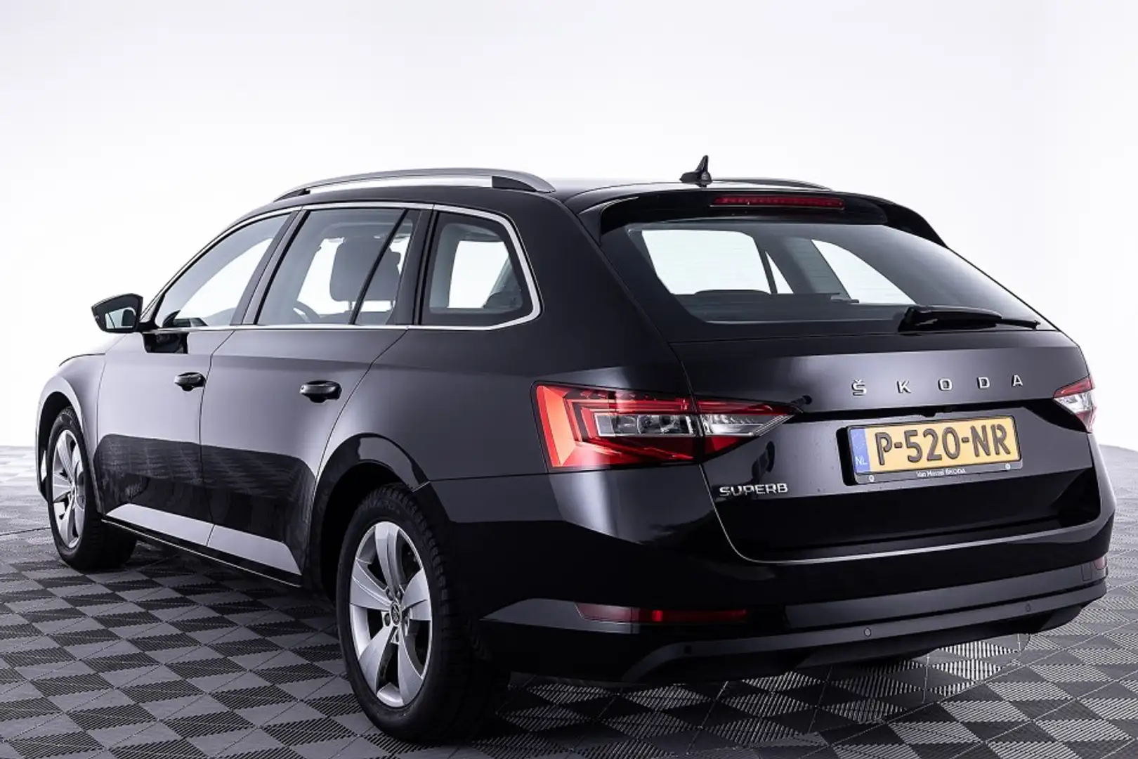 Skoda Superb Combi 1.5 TSI ACT Business Edition Plus ✅ 1e Eigen Zwart - 2