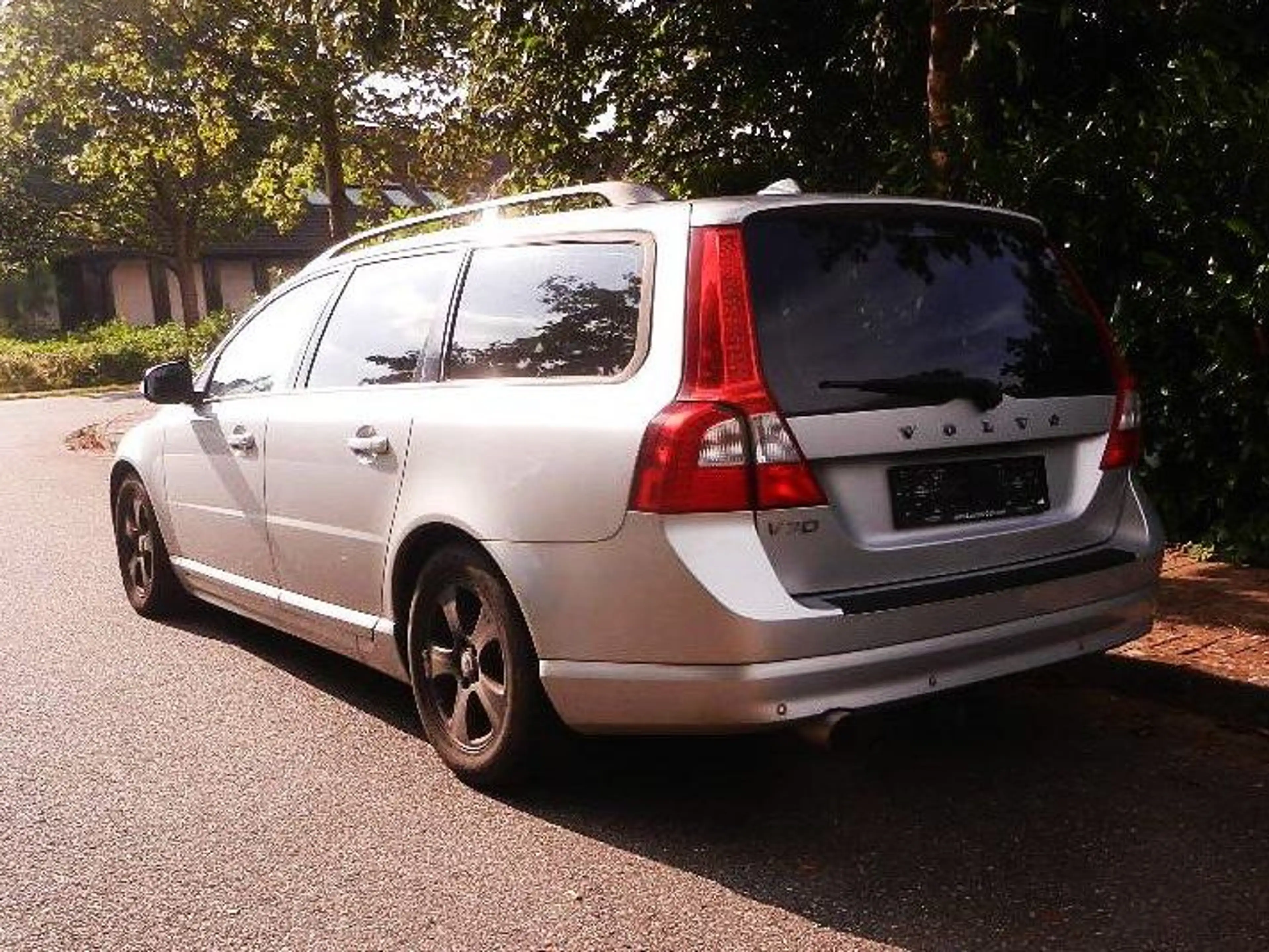 Volvo V70 D5 Zahnmen &TÜV/2.Hd /8 x Alufelgen+AHK / Navi — photo 9
