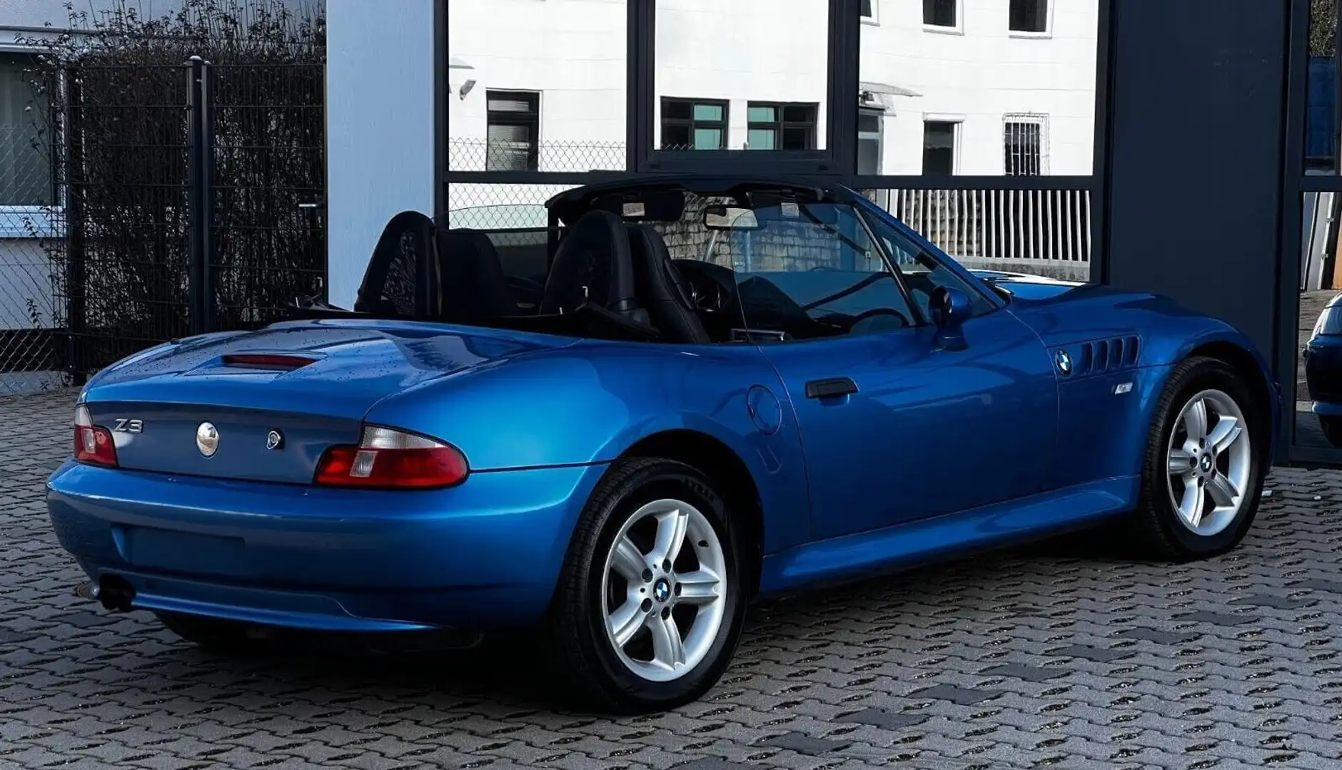 BMW Z3 2.2 Roadster Estoril Individual Blu/Azzurro - 2