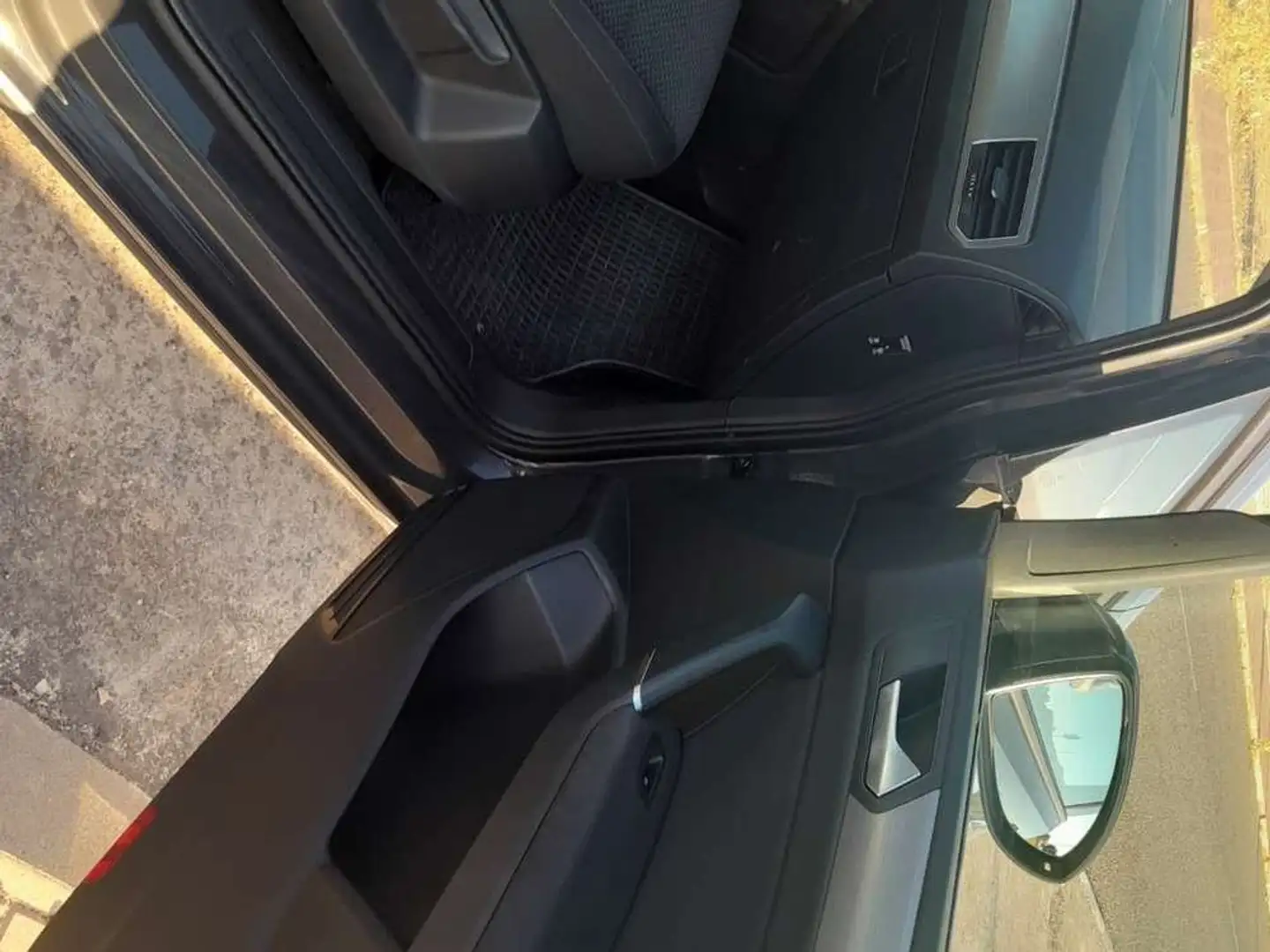 Volkswagen Touran 2.0TDI Advance 90kW Gris - 2
