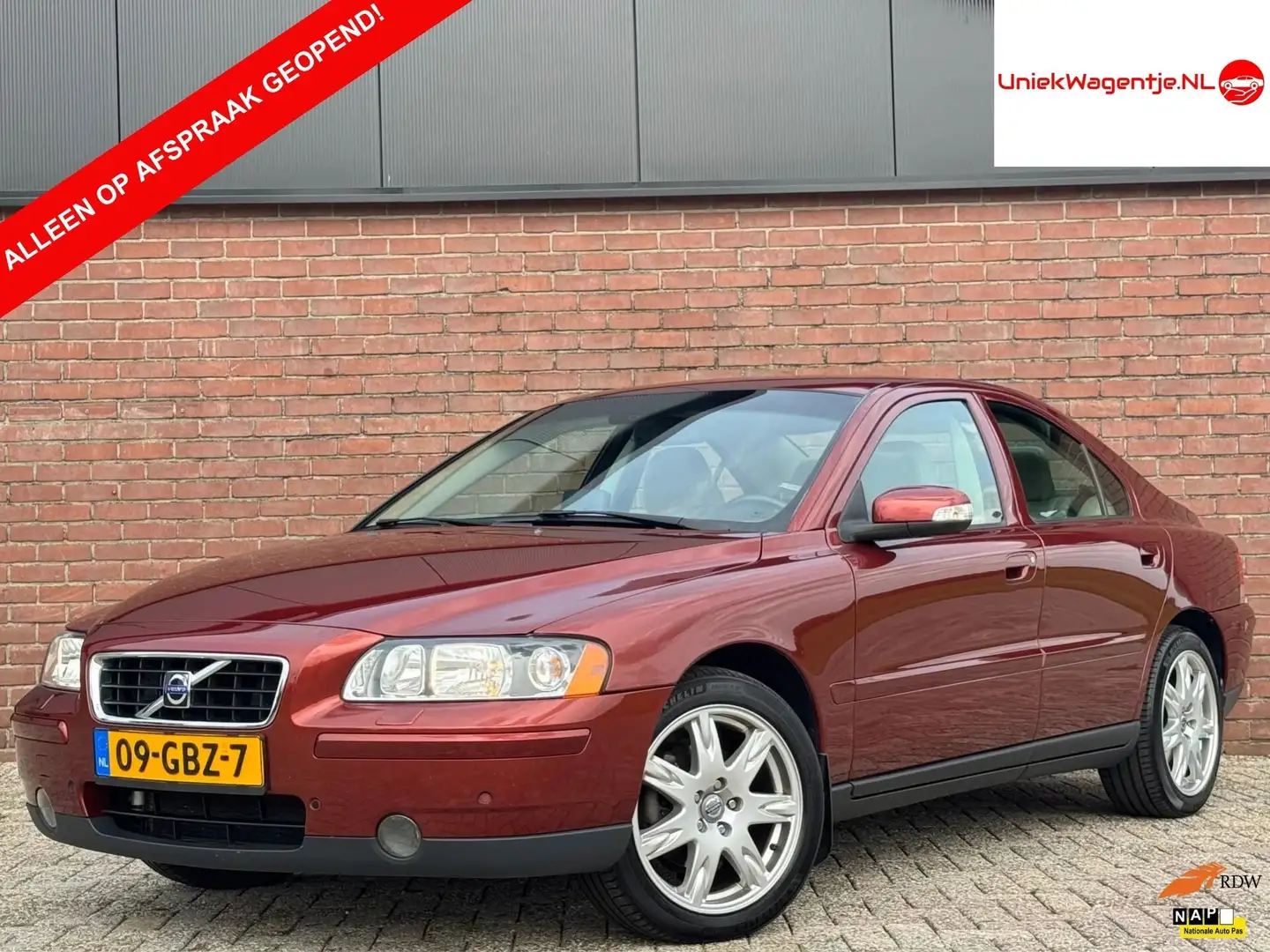 Volvo S60 2.4 AUTOMAAT | NL-AUTO! | NAVI | LEDER | TREKHAAK! Rouge - 1