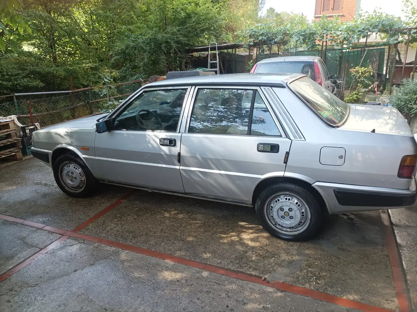 Lancia Prisma Prisma 1.6 Срібний - 1