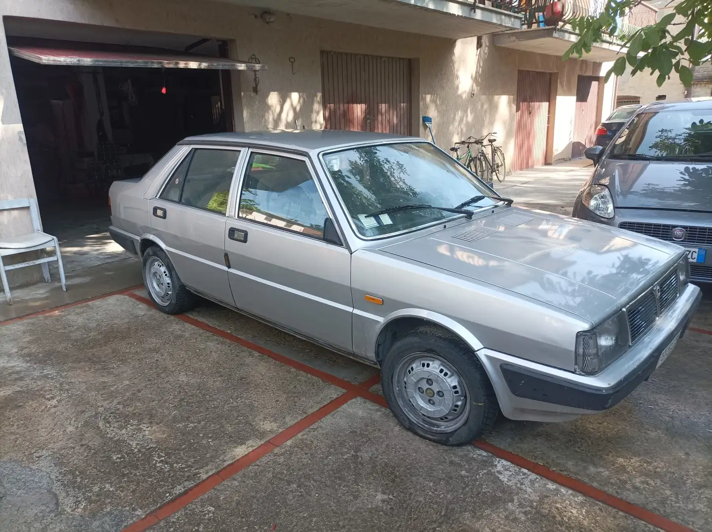 Lancia Prisma Prisma 1.6 Срібний - 2