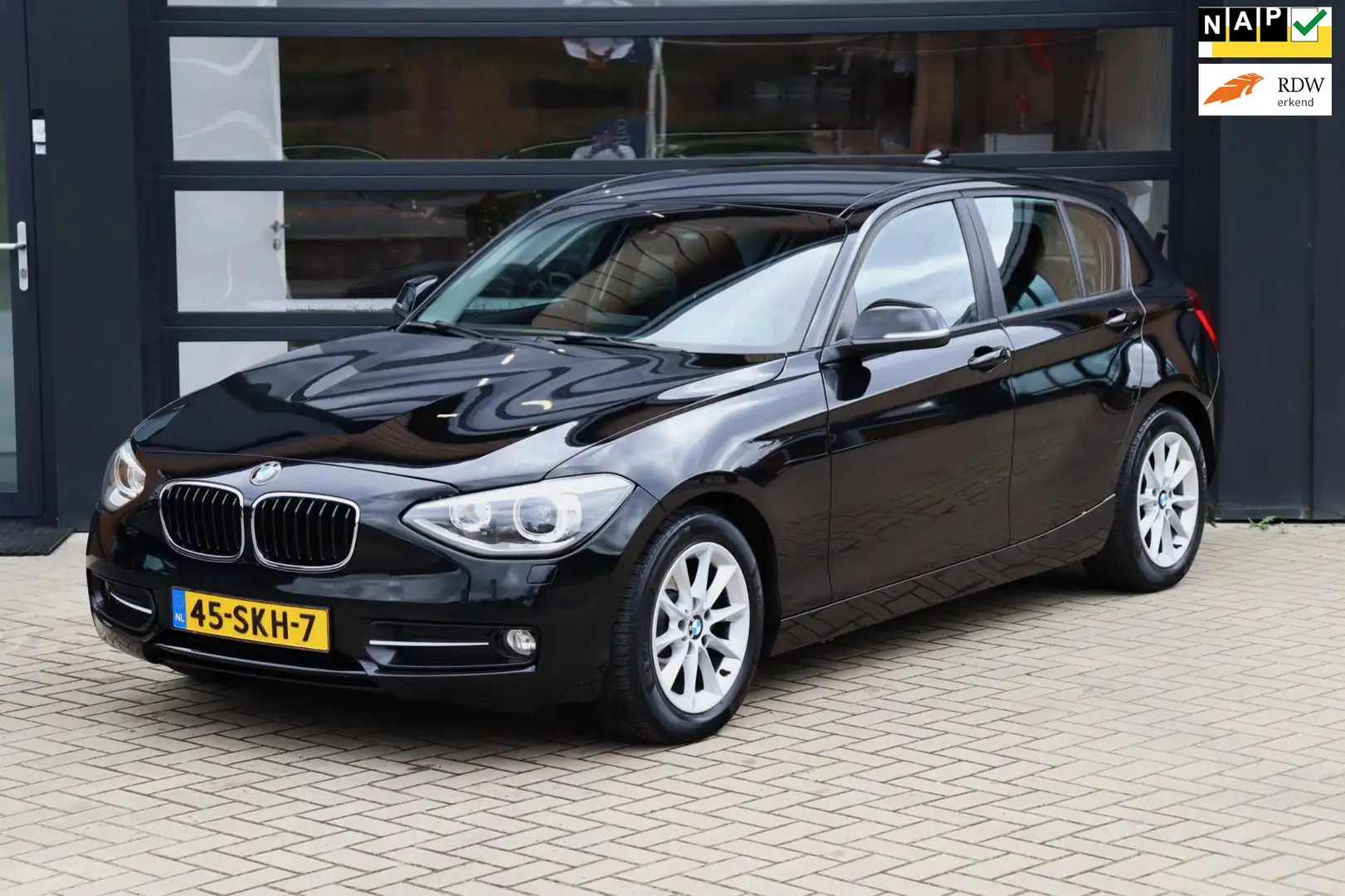 BMW 116 1-serie 116i Business | NAP | Motor Loopt warm | E Чорний - 1