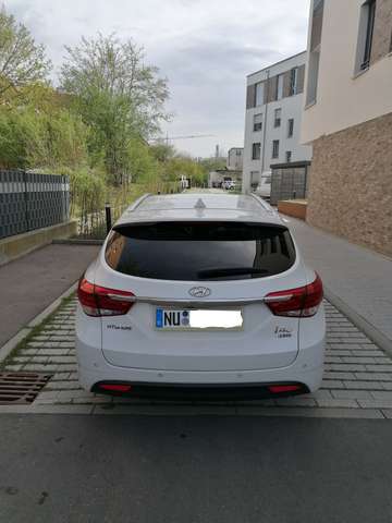 Imagine Hyundai i40 Kombi blue 1.7 CRDi Premium