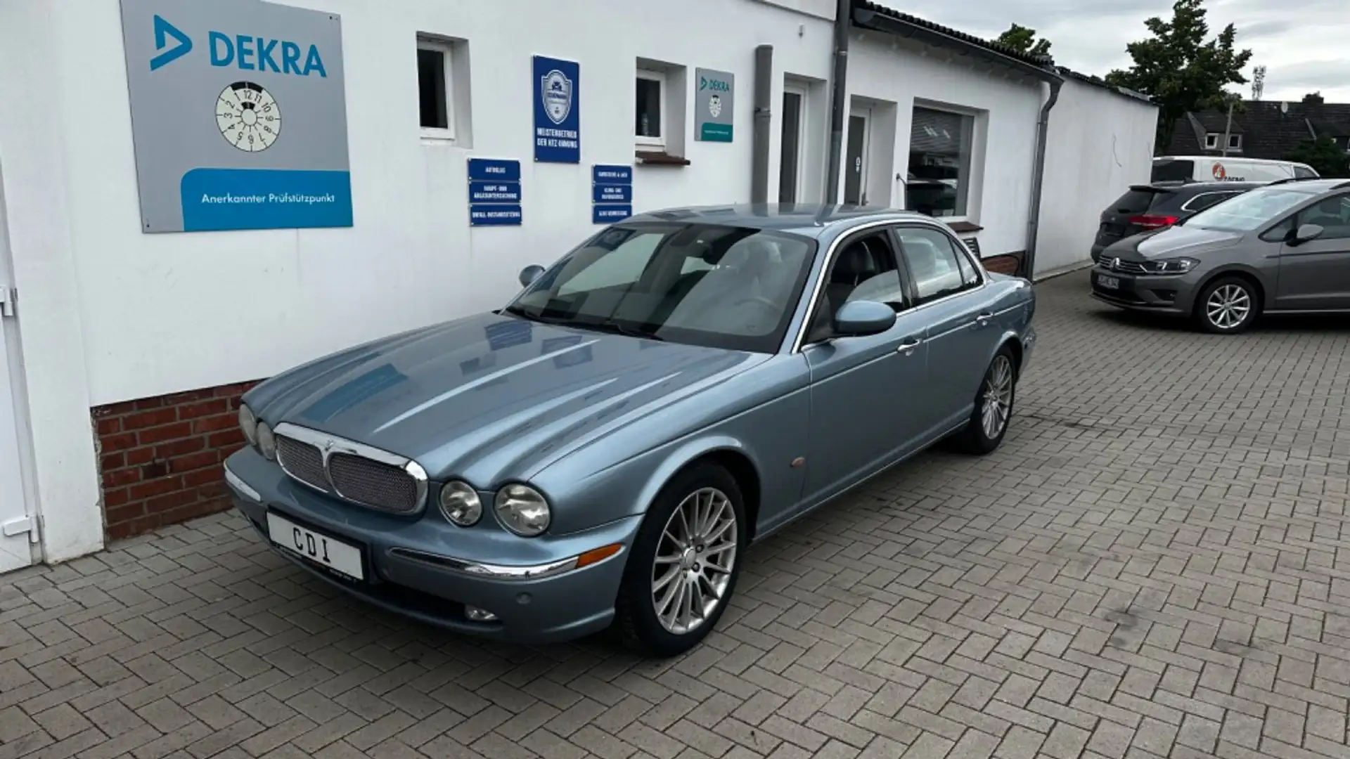 Jaguar XJ 6  2.7 D  Executive* 1. Hand *Jaguar SH Azul - 1