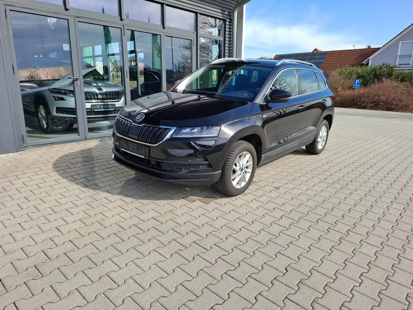 Skoda Karoq Drive*LED*SHZv+h*NAVI*PDCv+h*AHK*Smart-Link*Klima* Schwarz - 2